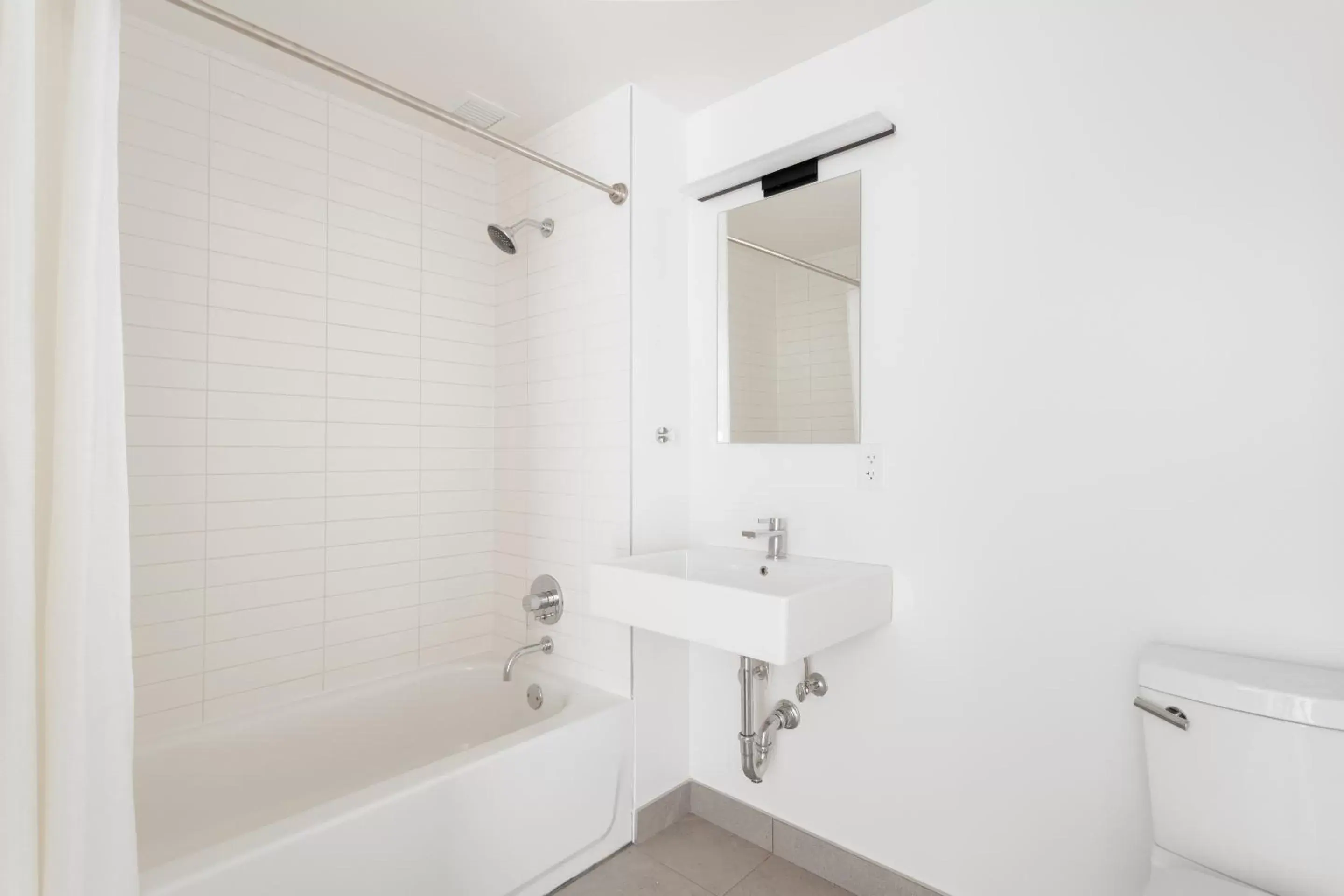 Living room, Bathroom in Sonder Court Square