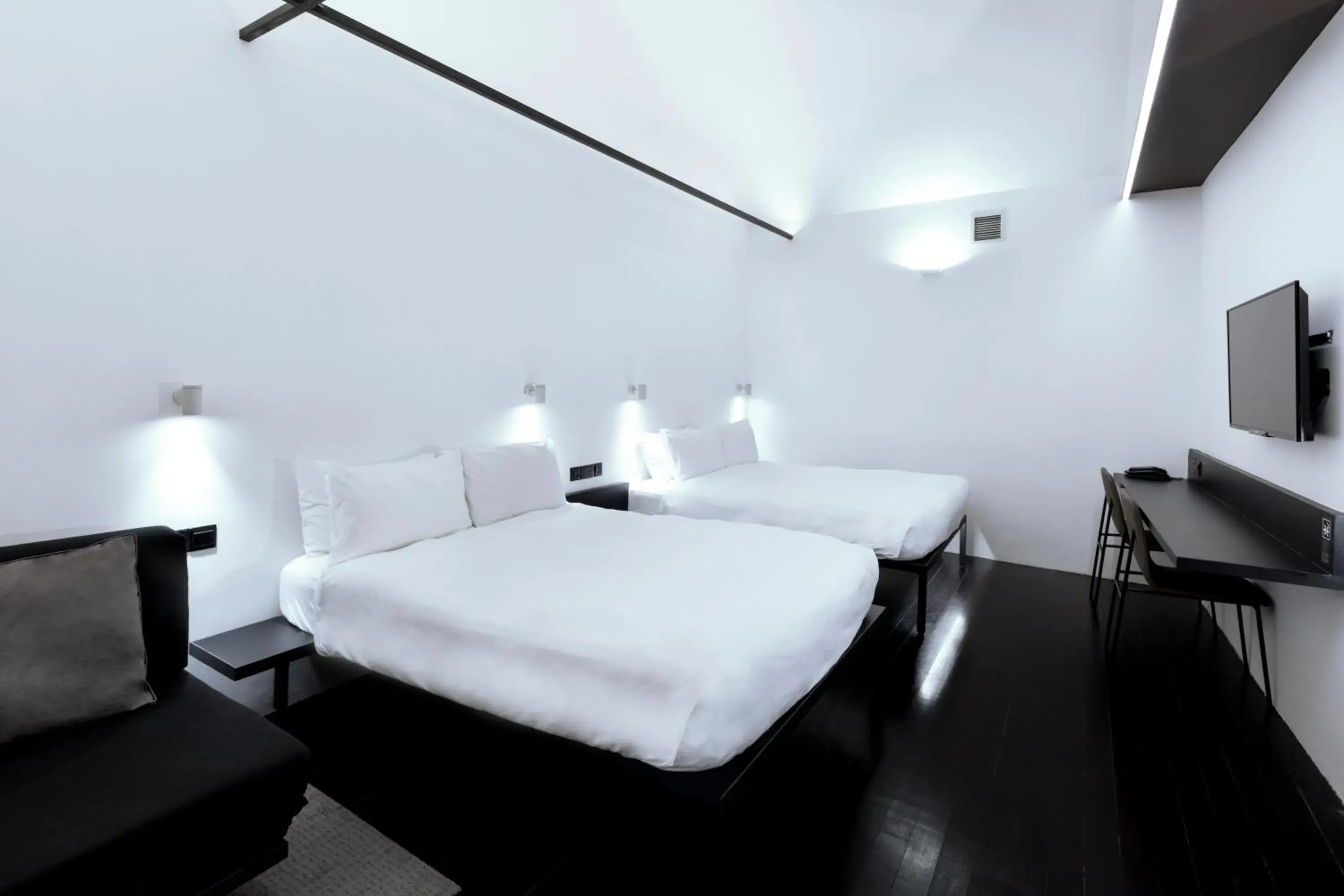 Bedroom, Bed in Hotel Mono