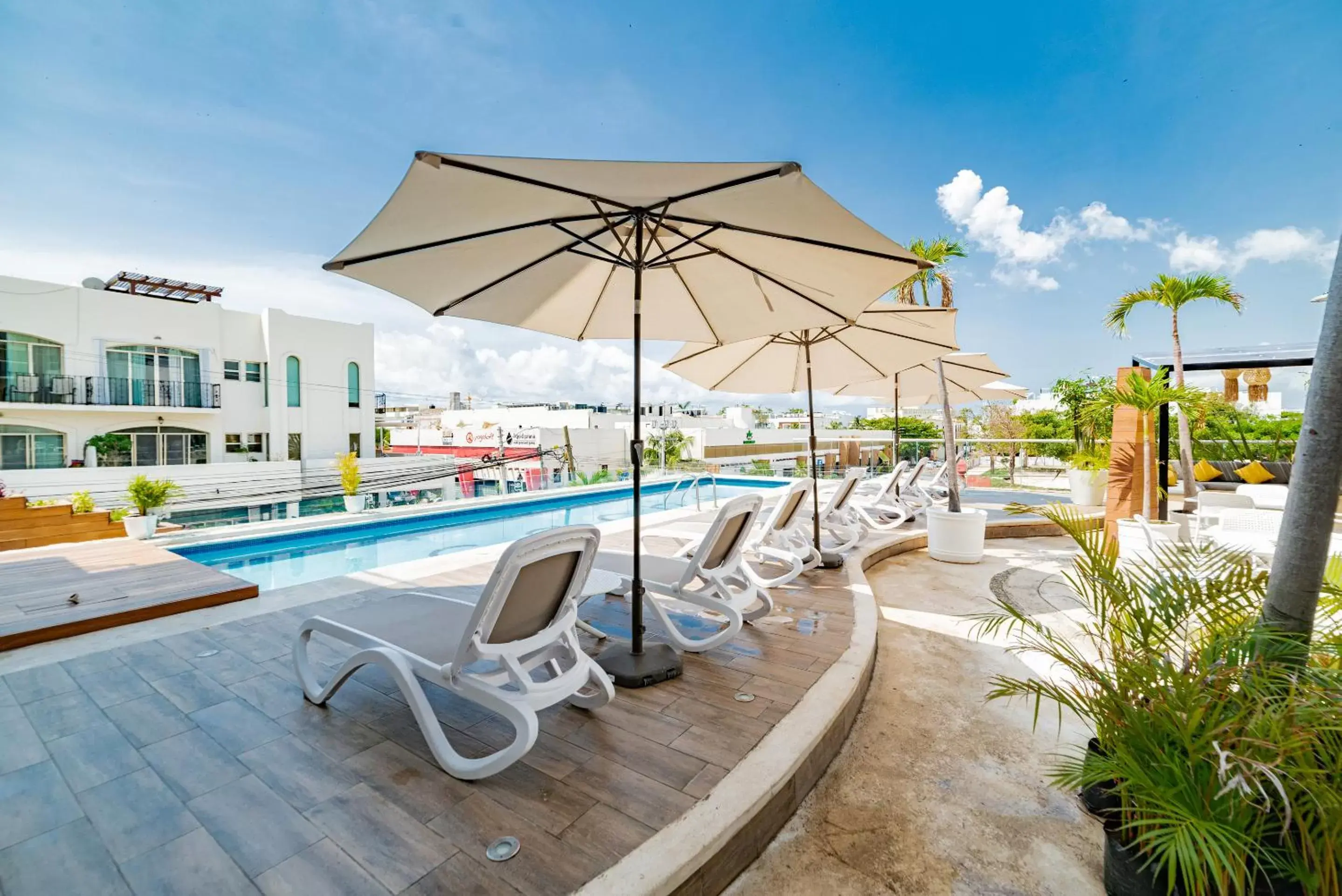 Swimming Pool in Hotel Cache