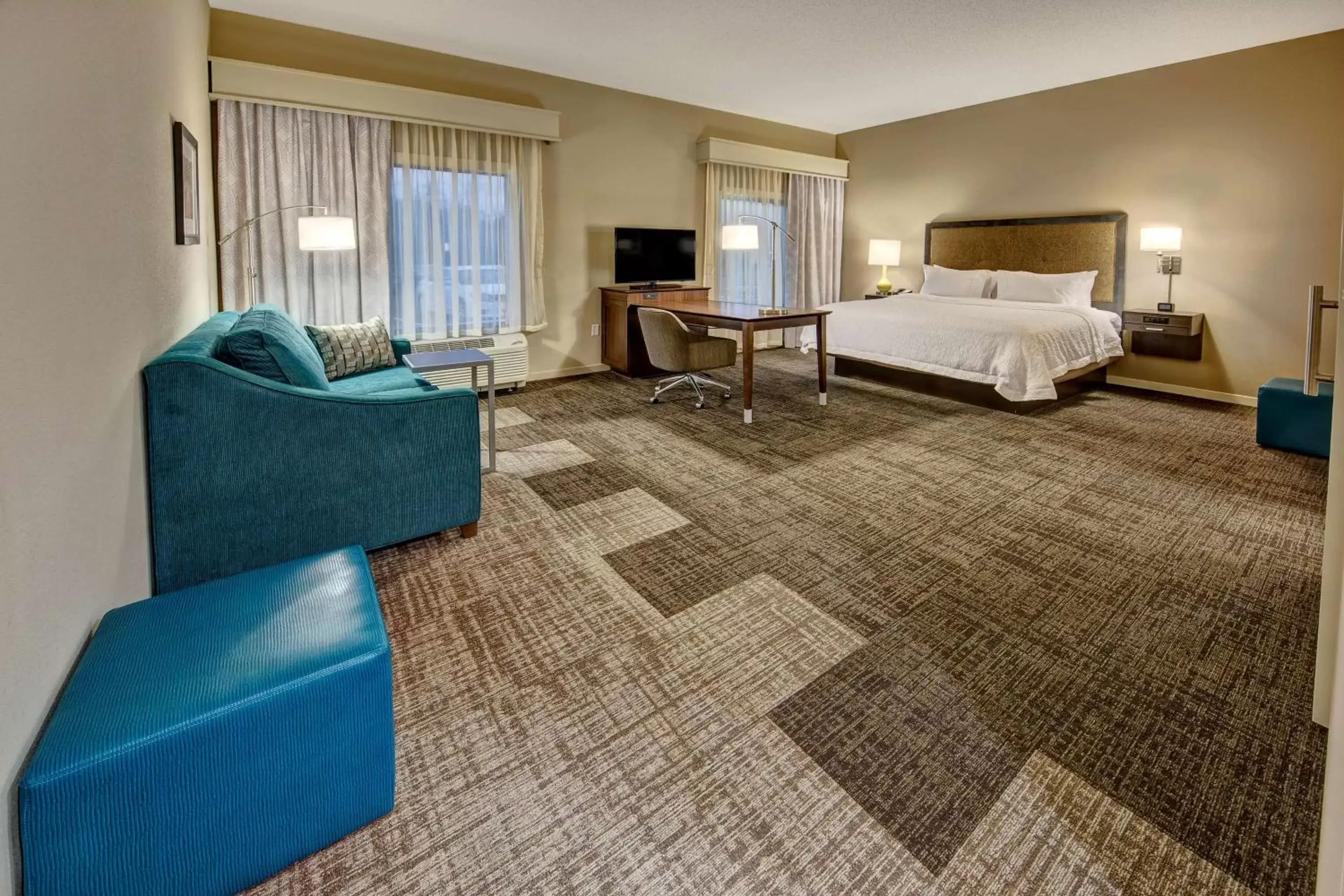 Bedroom in Hampton Inn & Suites By Hilton Nashville Hendersonville Tn