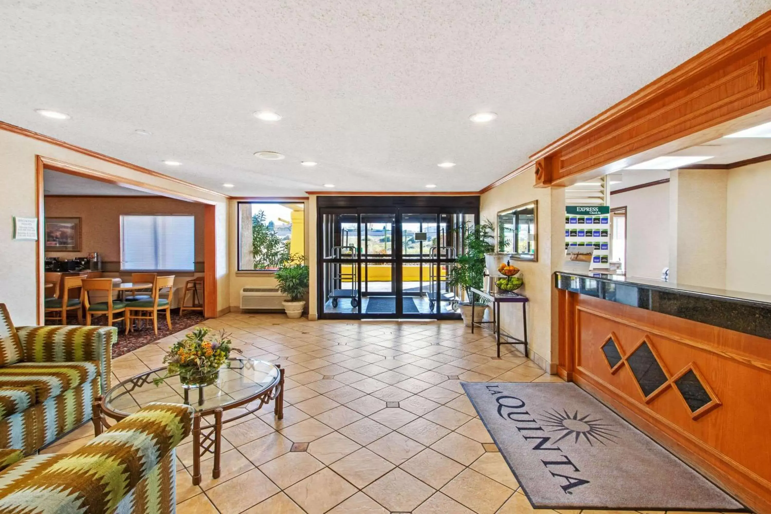Lobby or reception, Lobby/Reception in La Quinta by Wyndham Albuquerque Journal Ctr NW