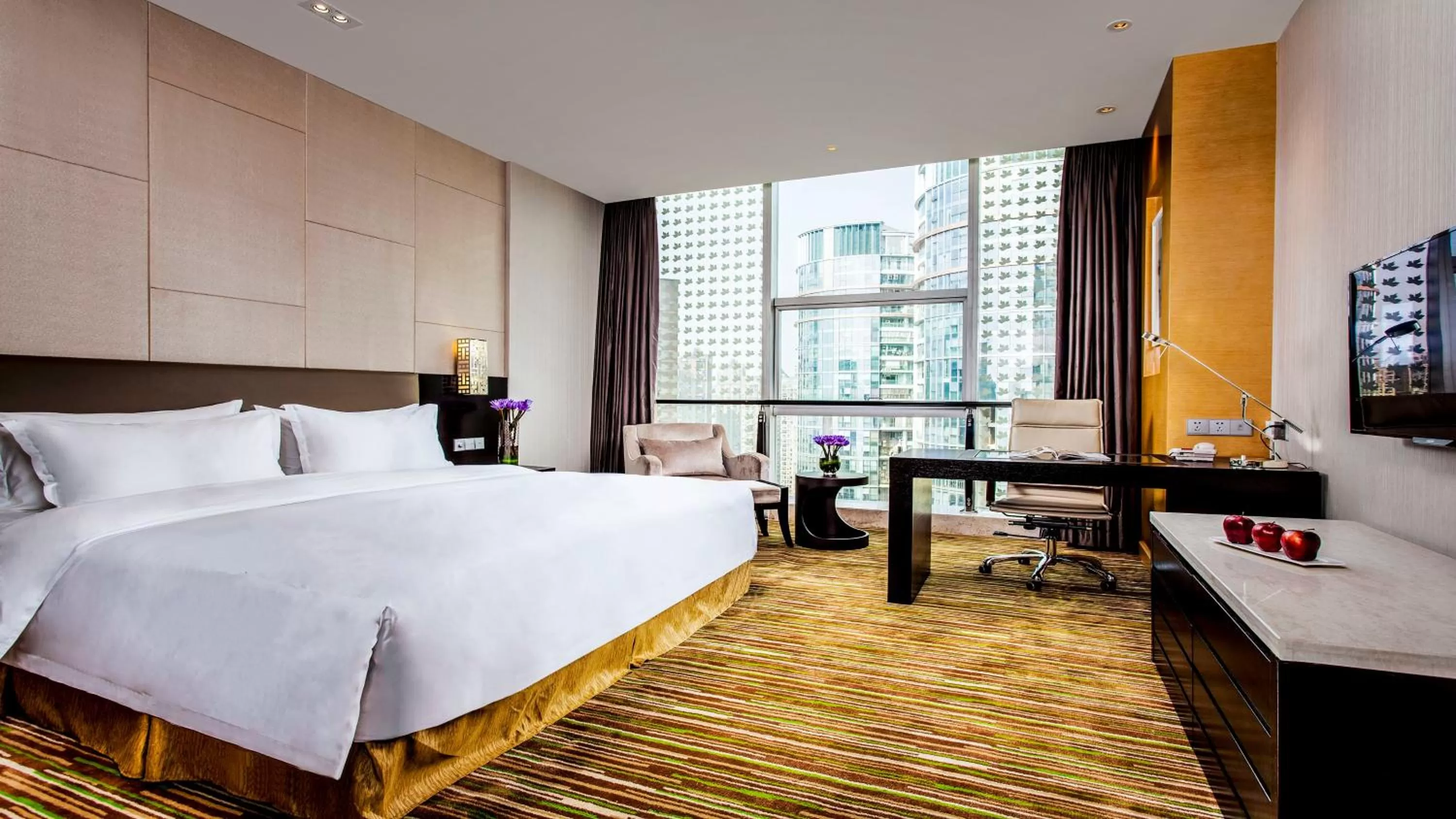 Photo of the whole room, Bed in Holiday Inn Nanchang Riverside by IHG