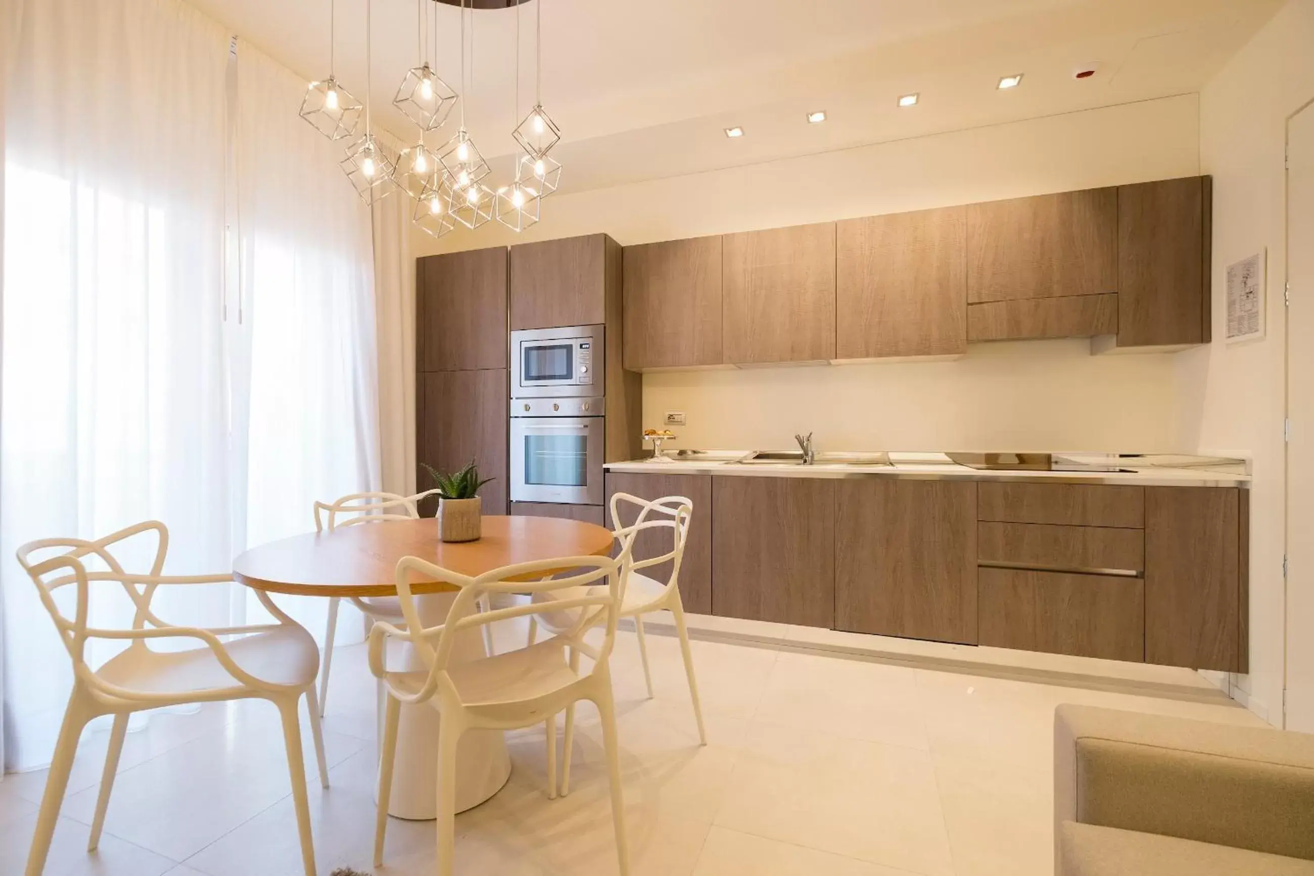 Living room, Kitchen/Kitchenette in Metropol Ceccarini Suite