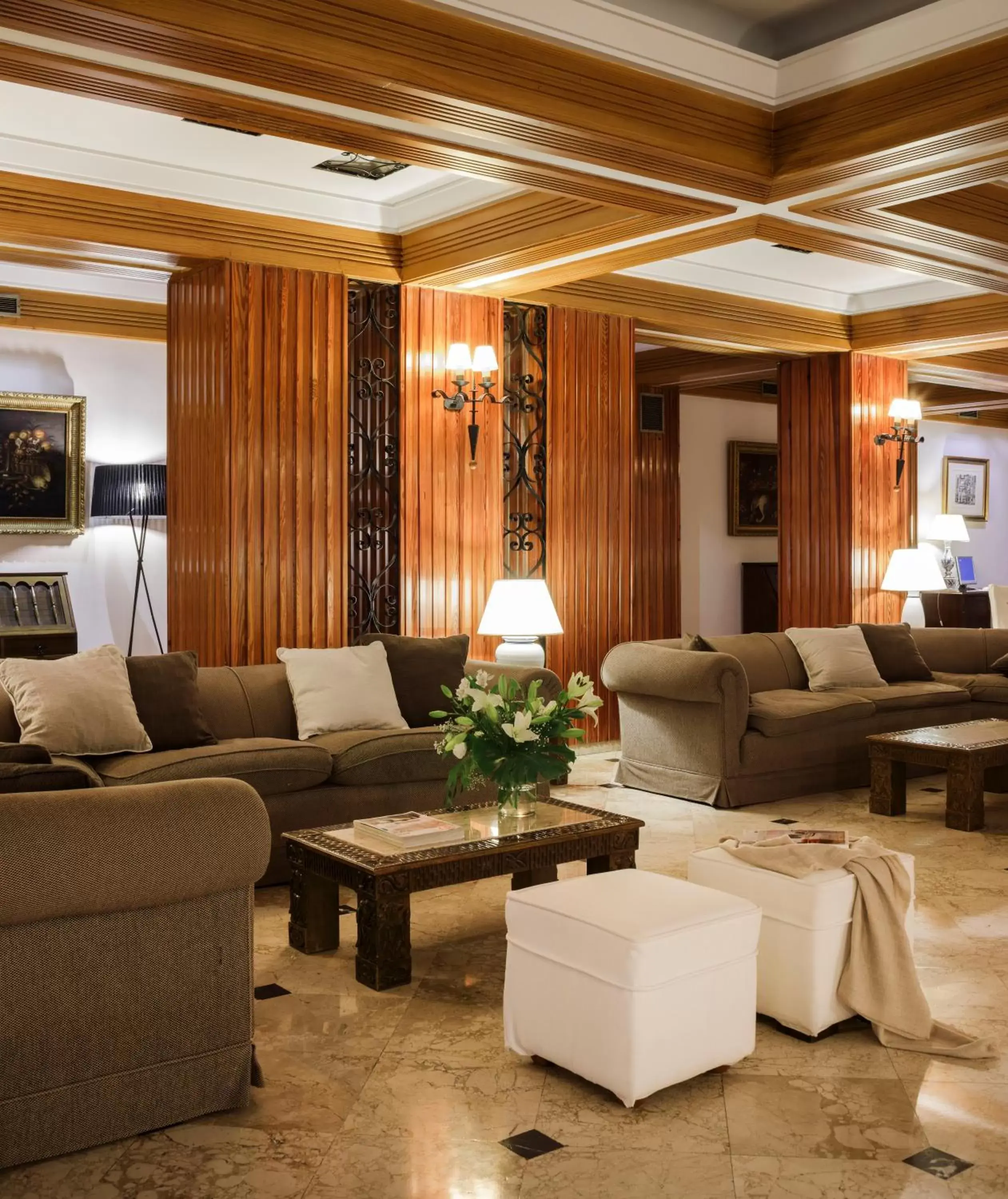 Communal lounge/ TV room, Lounge/Bar in Hotel Fernando III
