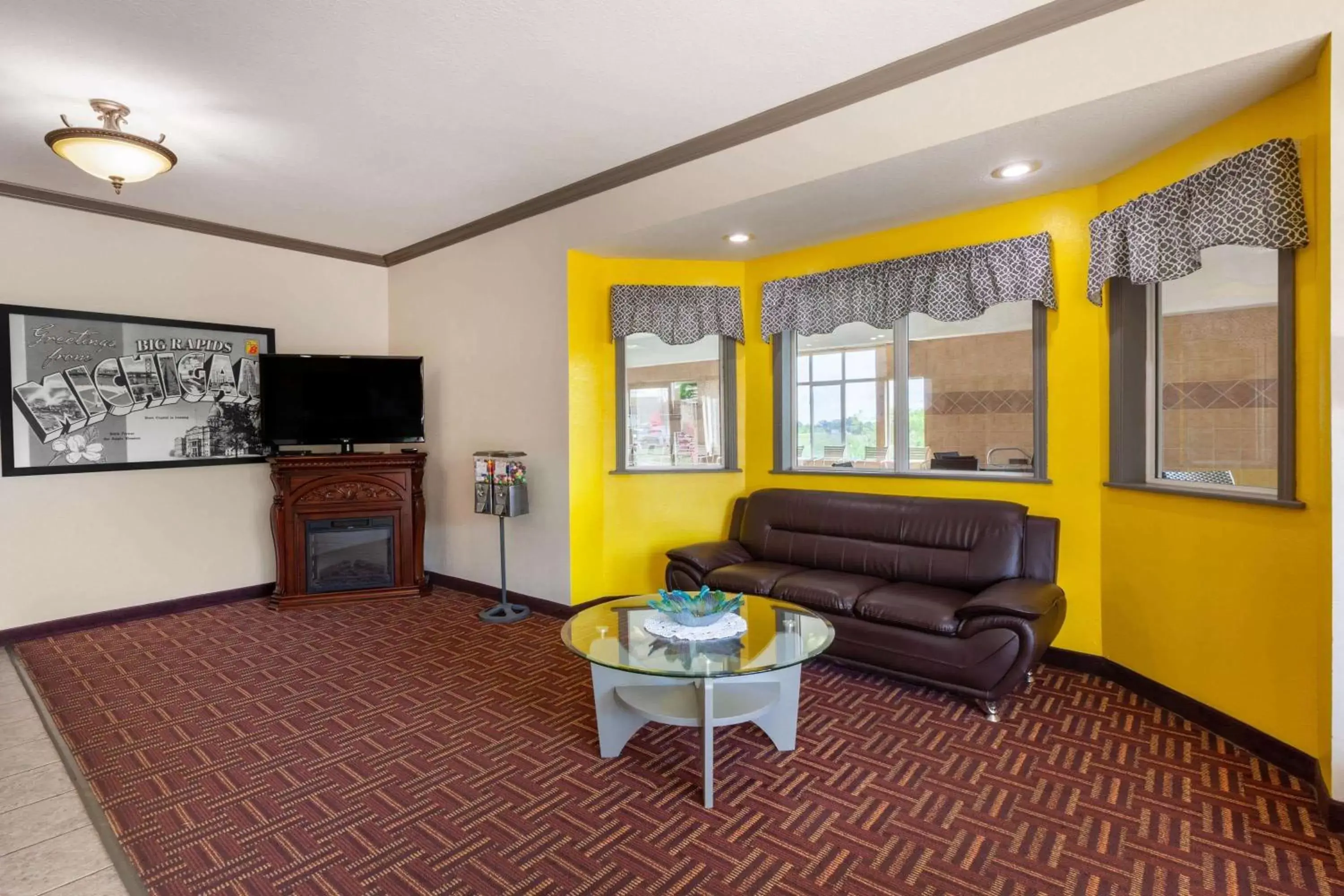 Lobby or reception, Seating Area in Super 8 by Wyndham Big Rapids