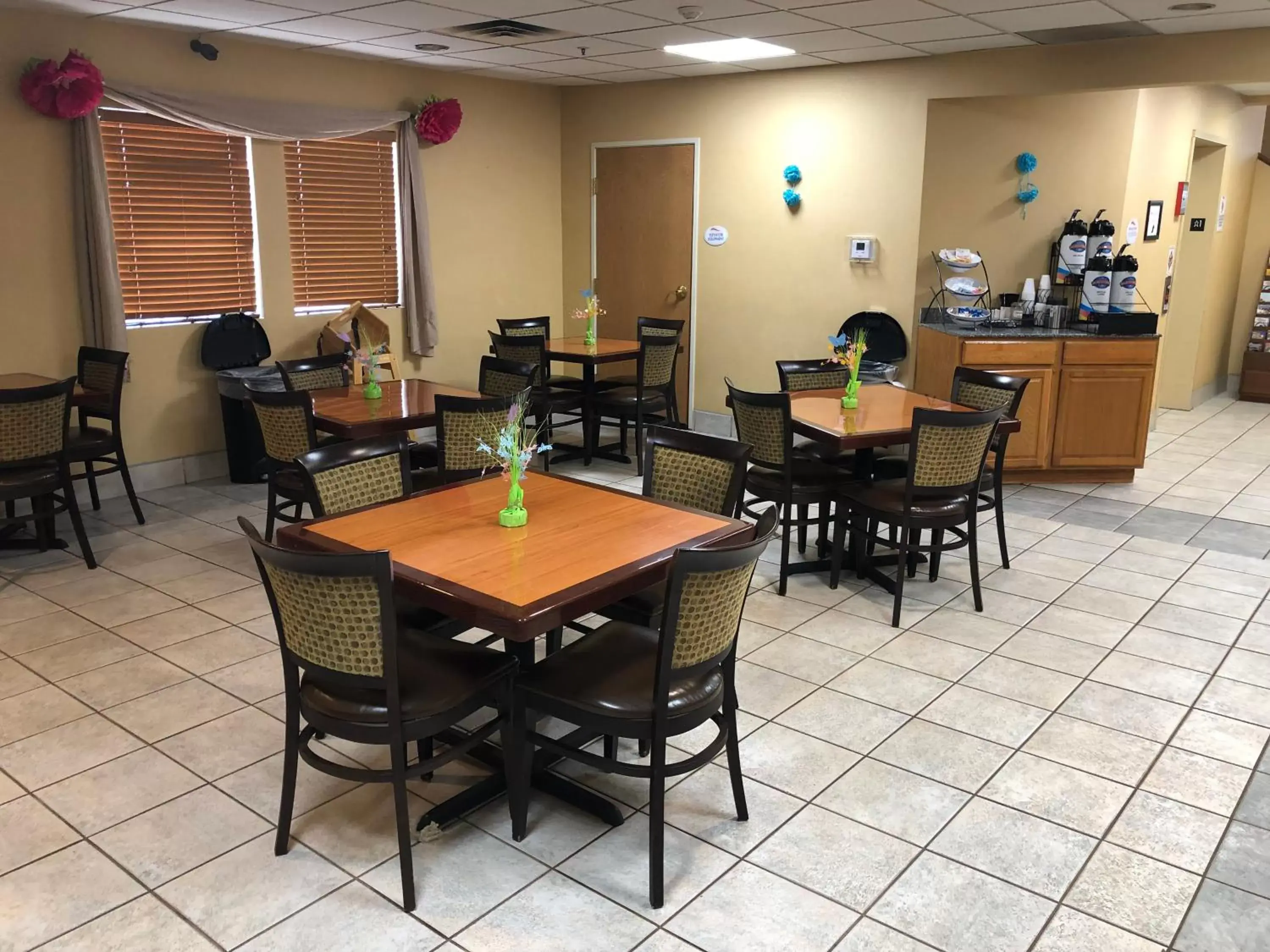 Restaurant/places to eat in Baymont by Wyndham Fort Wayne Restaurant/places to eat in Baymont by Wyndham Fort Wayne