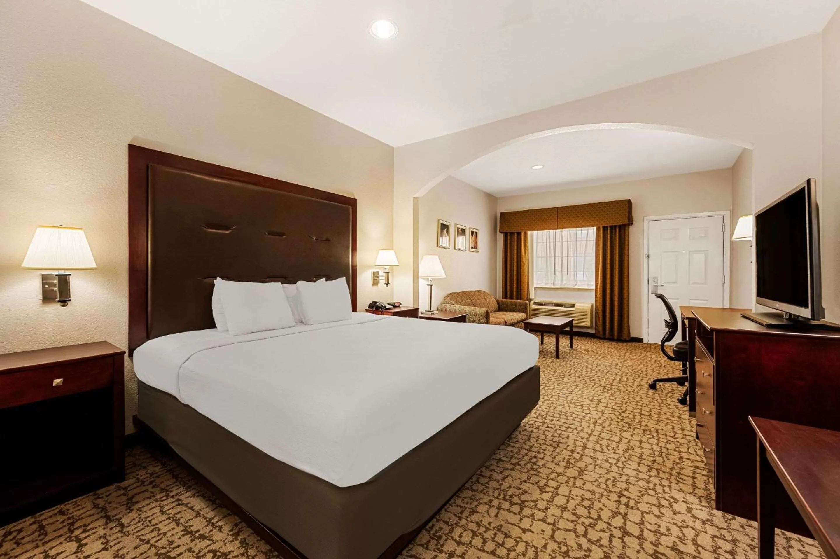 Bedroom, Bed in Quality Inn & Suites Houston Northwest - Cypress