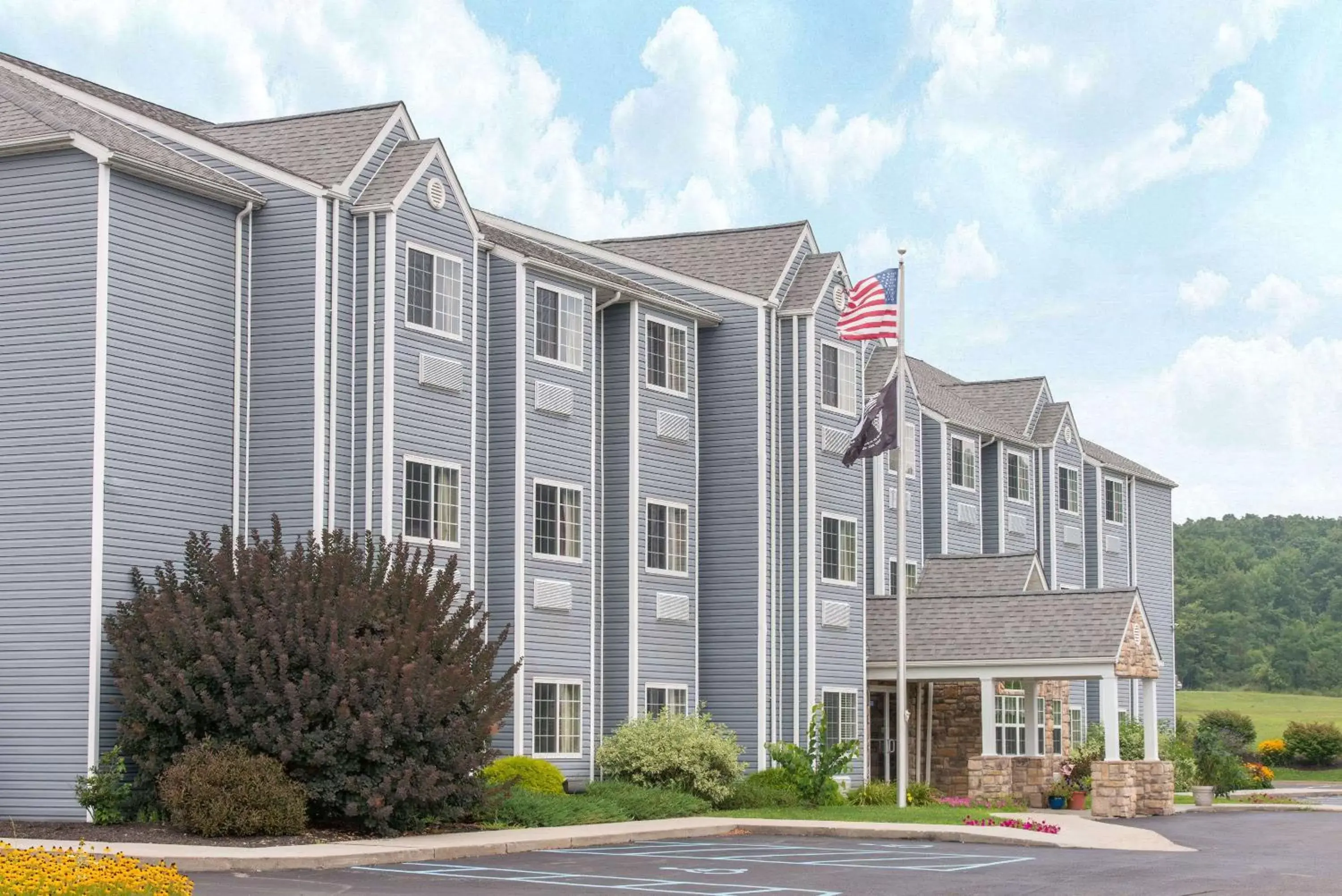 Property building in Microtel Inn & Suites by Wyndham Hazelton/Bruceton Mills Property building in Microtel Inn & Suites by Wyndham Hazelton/Bruceton Mills
