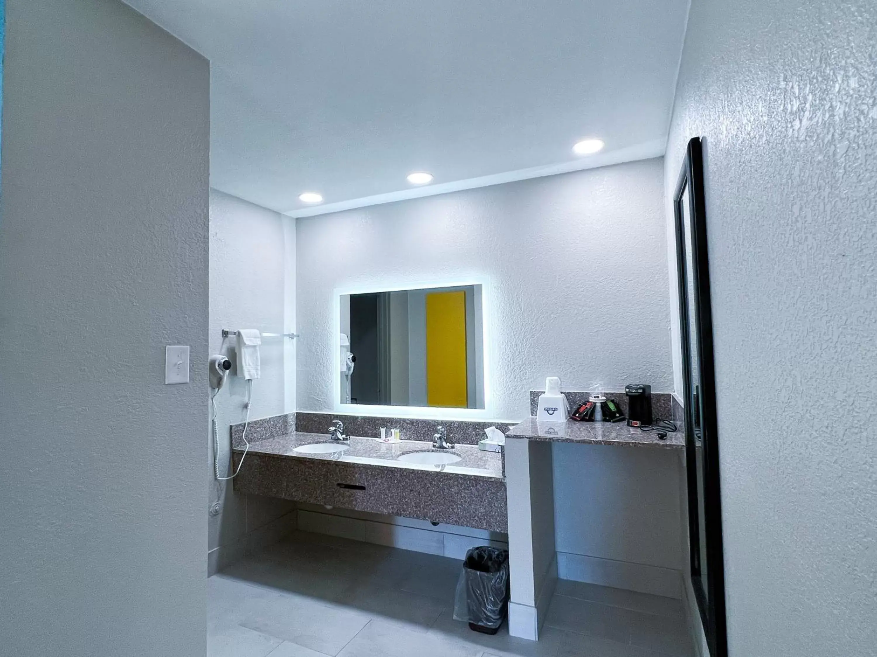 Toilet, Bathroom in Days Inn & Suites by Wyndham Santa Rosa, NM