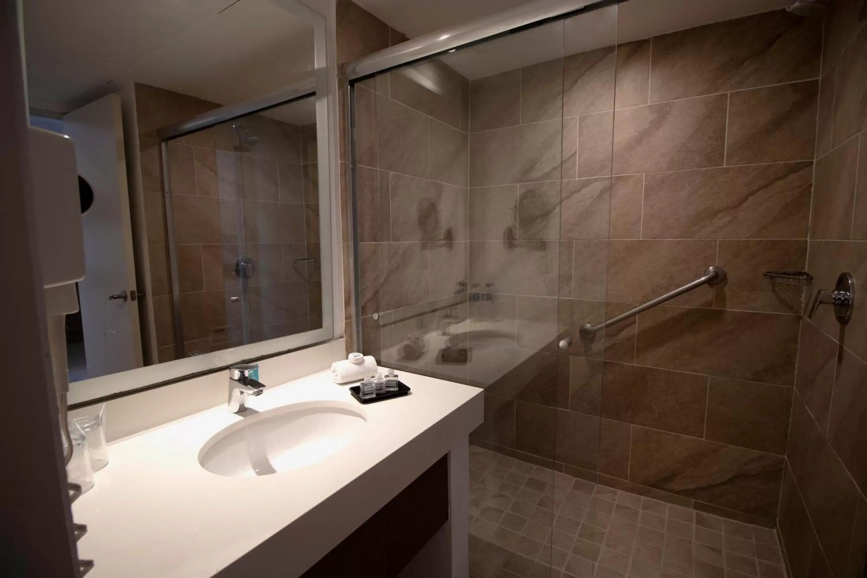 Bathroom in Pacific Palace Beach Tower Hotel