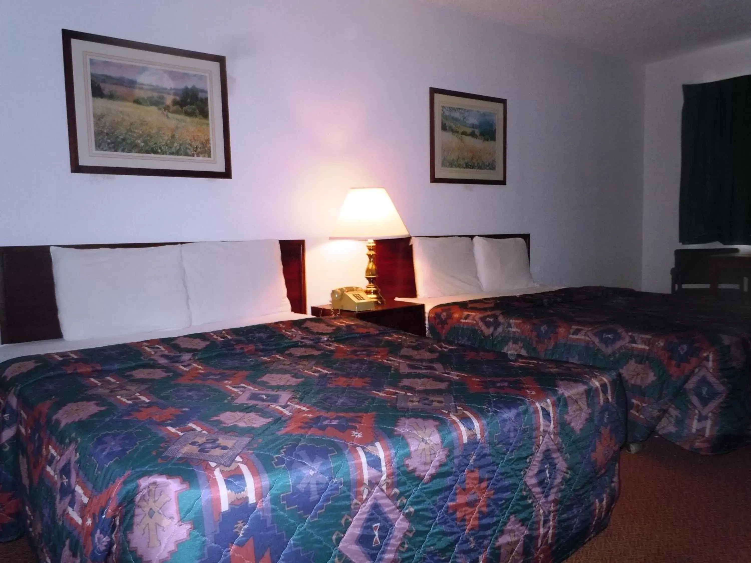 Photo of the whole room, Bed in Red Lion Inn & Suites Yakima