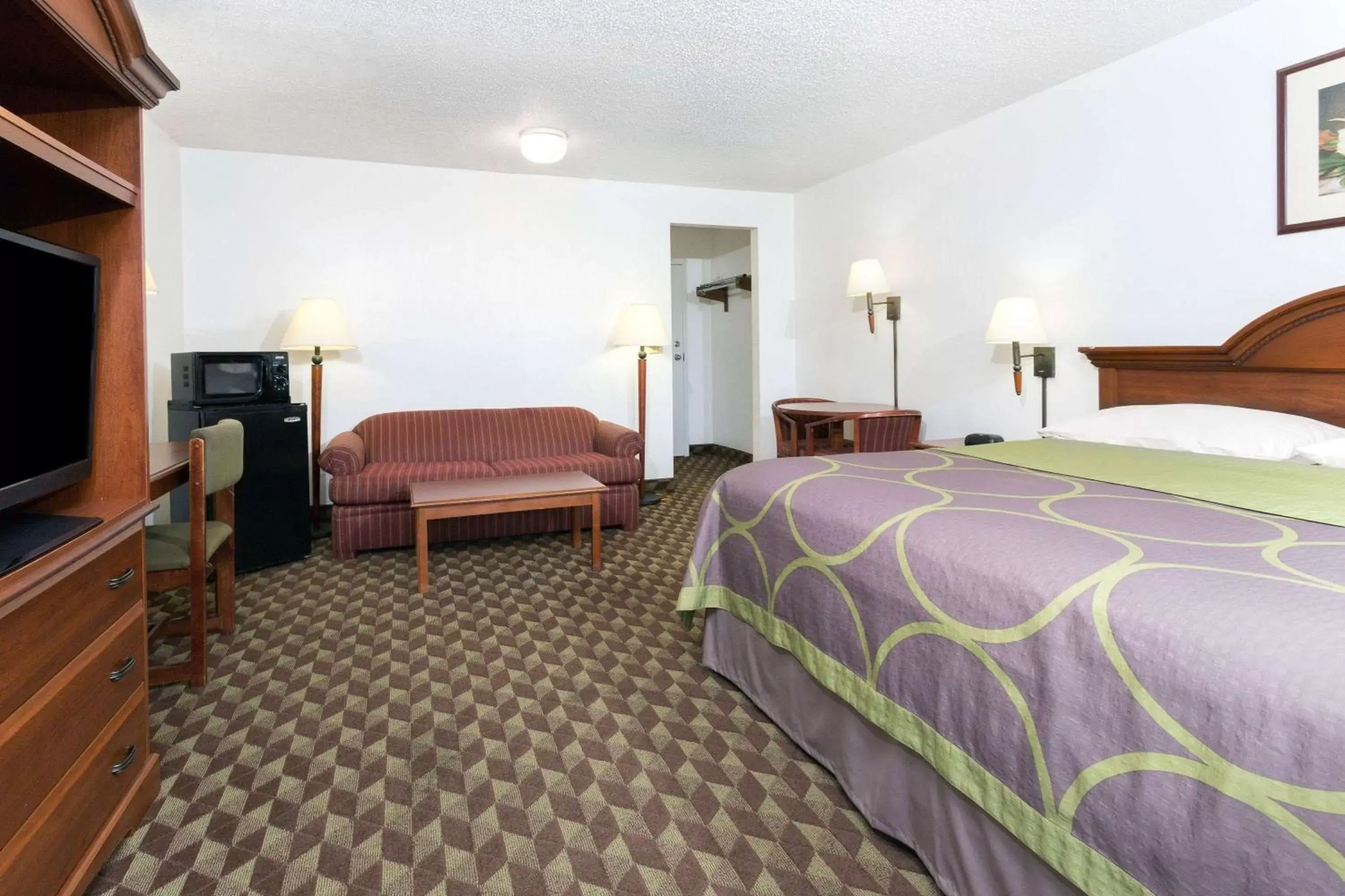 Photo of the whole room, Bed in Super 8 by Wyndham Riviera Beach West Palm Beach