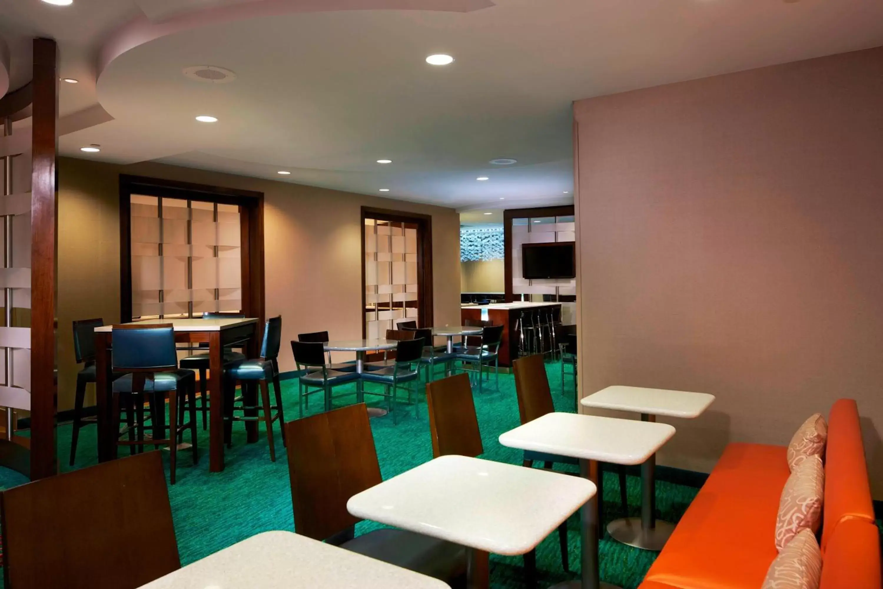 Breakfast, Restaurant/Places to Eat in SpringHill Suites by Marriott Newark International Airport