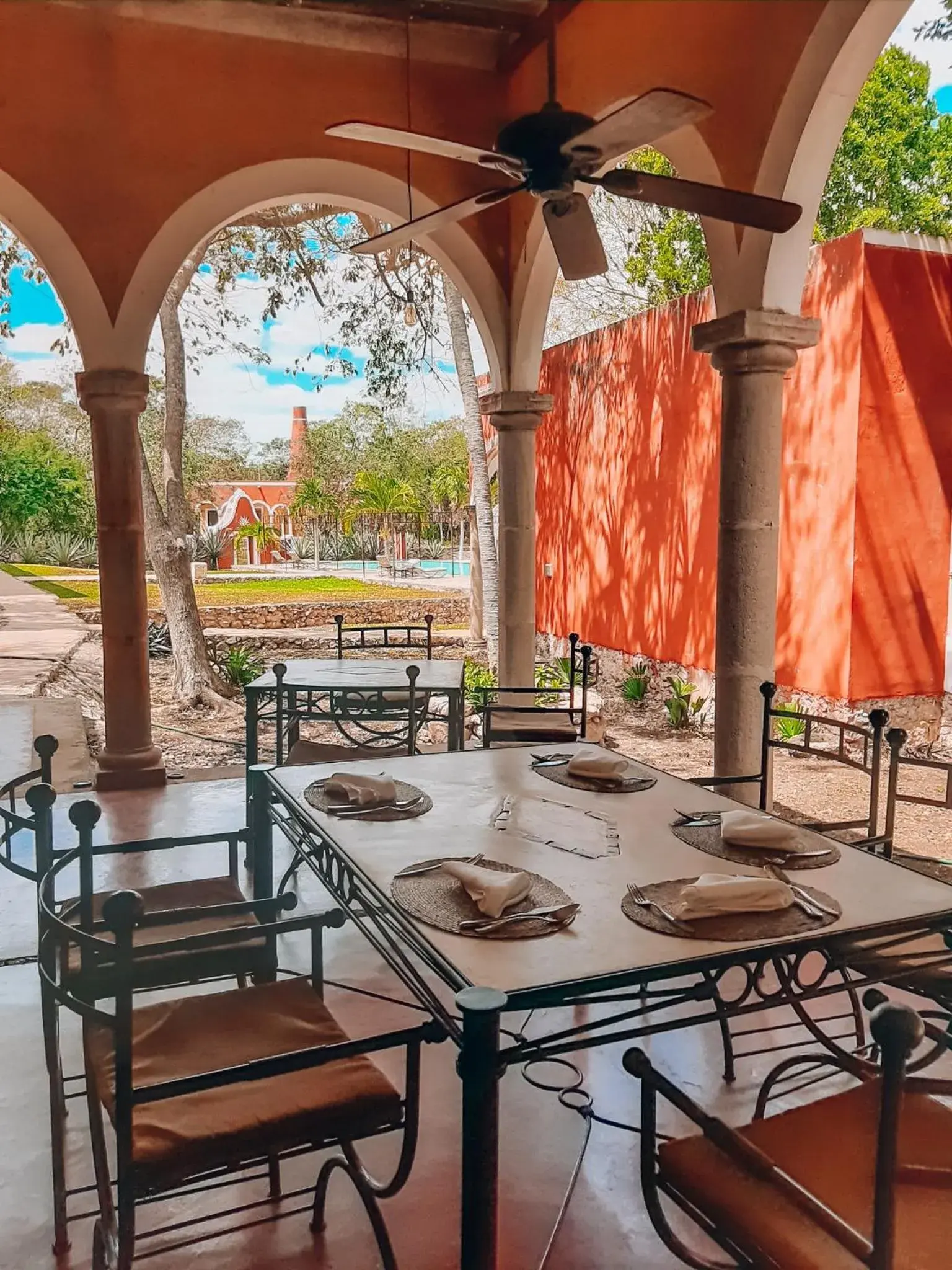 Patio, Restaurant/Places to Eat in Hotel Hacienda Ticum