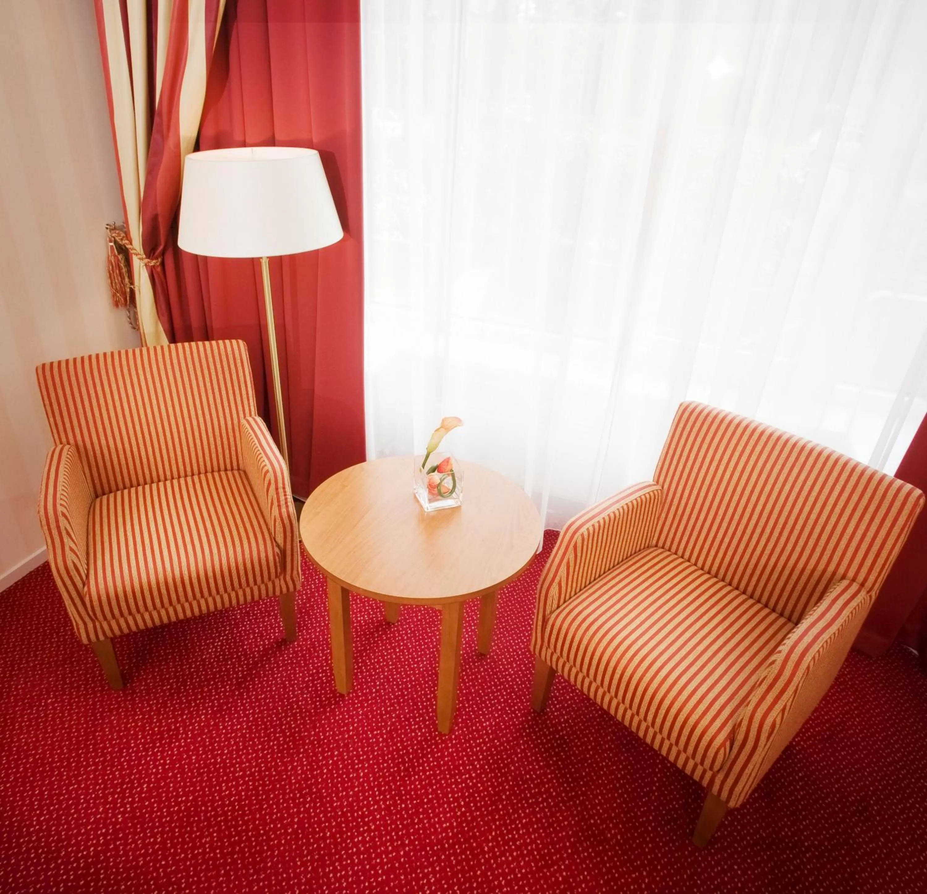 Seating area in Golden Tulip Zoetermeer - Den Haag