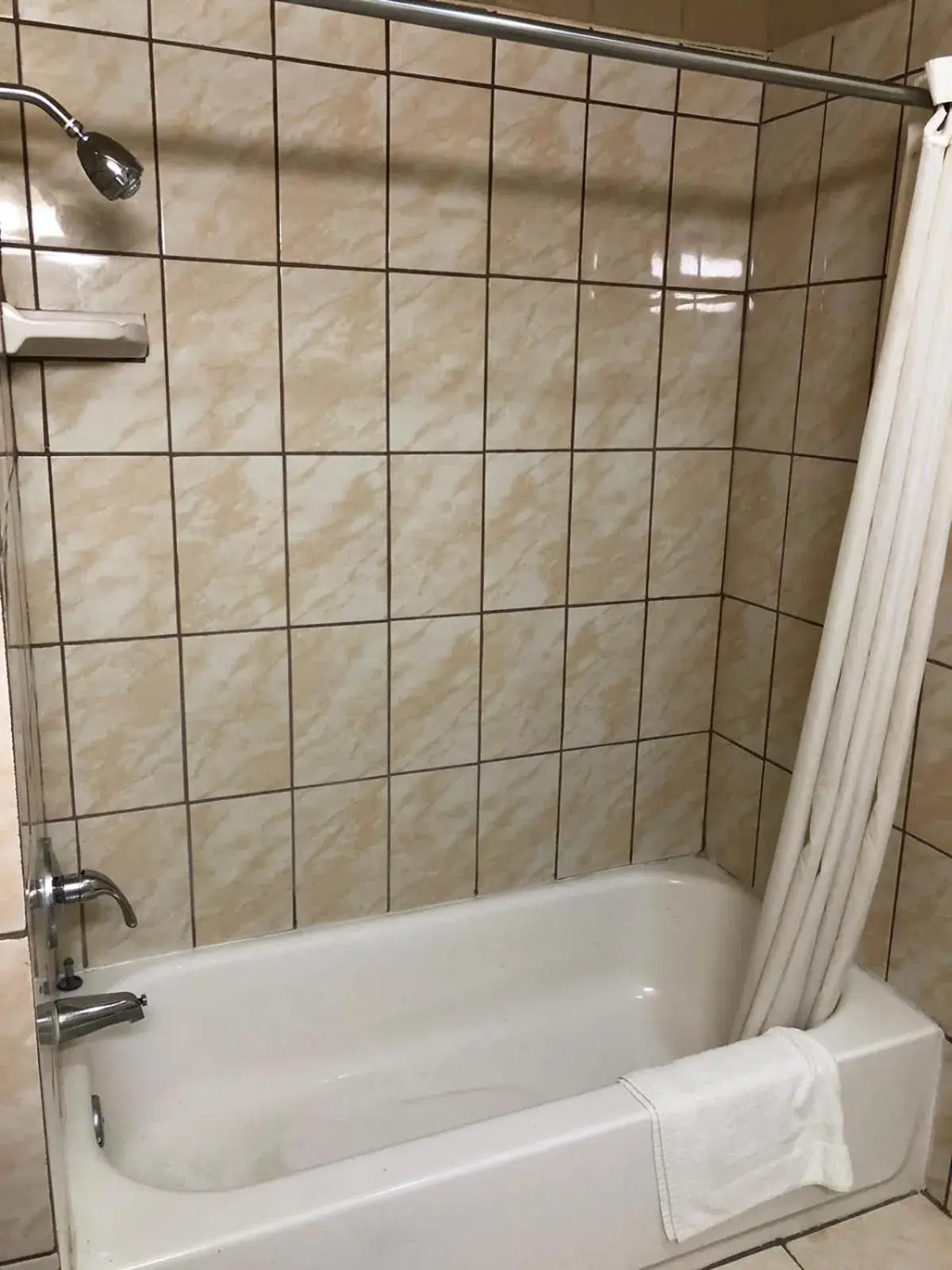 Bathroom in Aqua Inn Motel