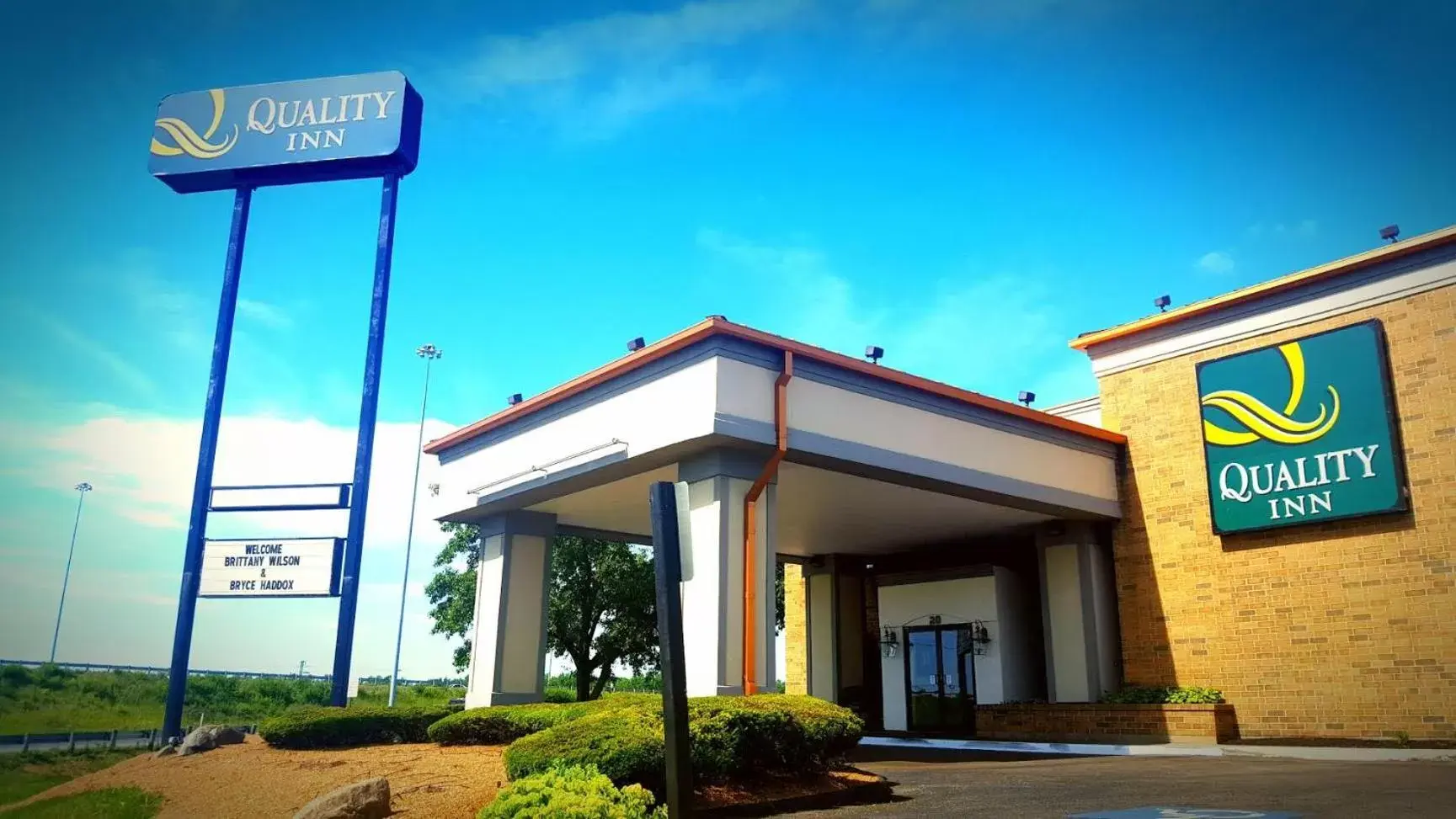 Property Building in Quality Inn- Chillicothe