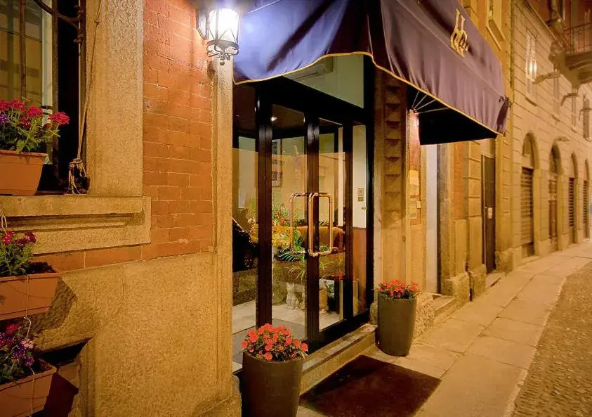 Facade/entrance in Genius Hotel Downtown Facade/entrance in Genius Hotel Downtown