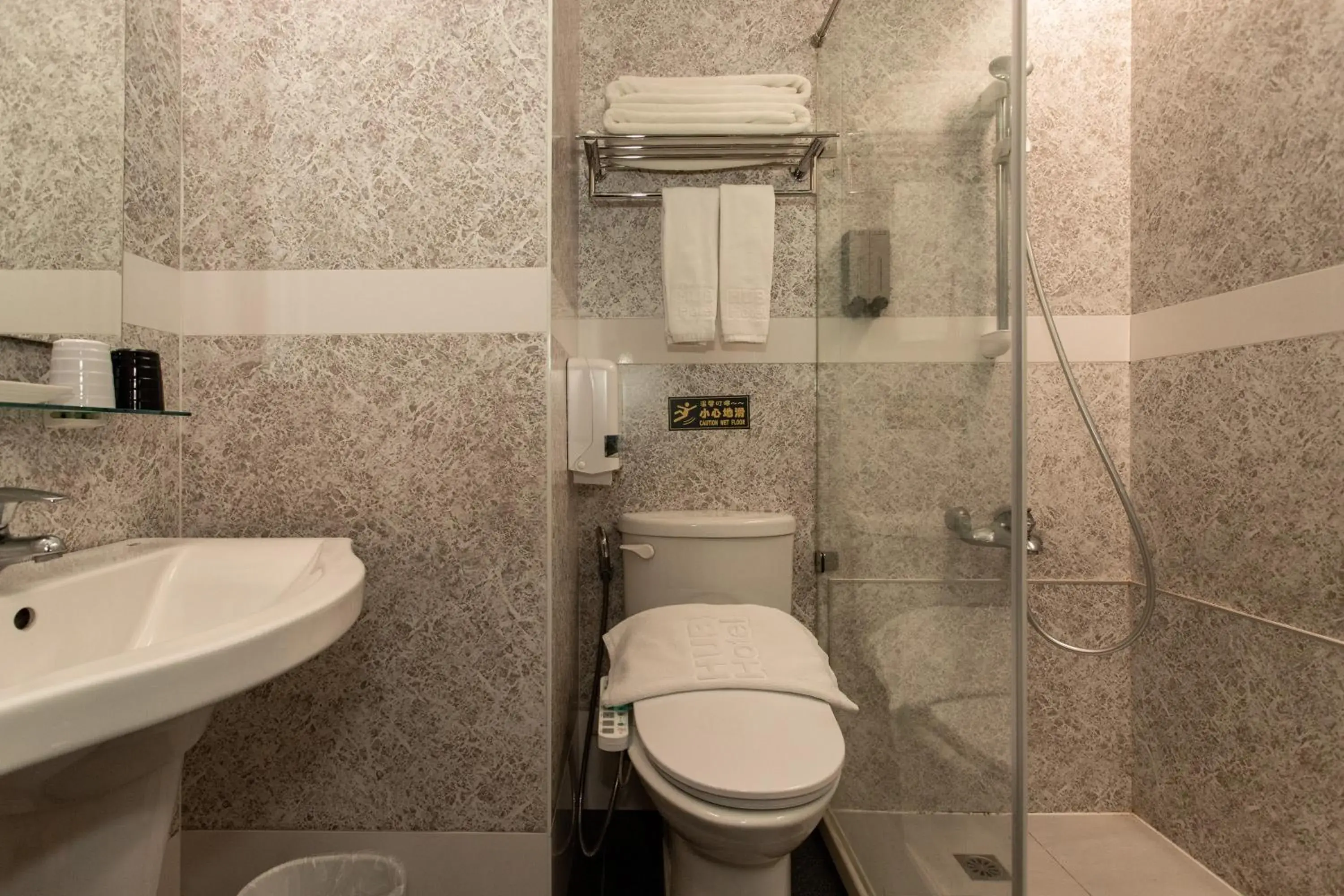 Bathroom in Hub Hotel Tucheng