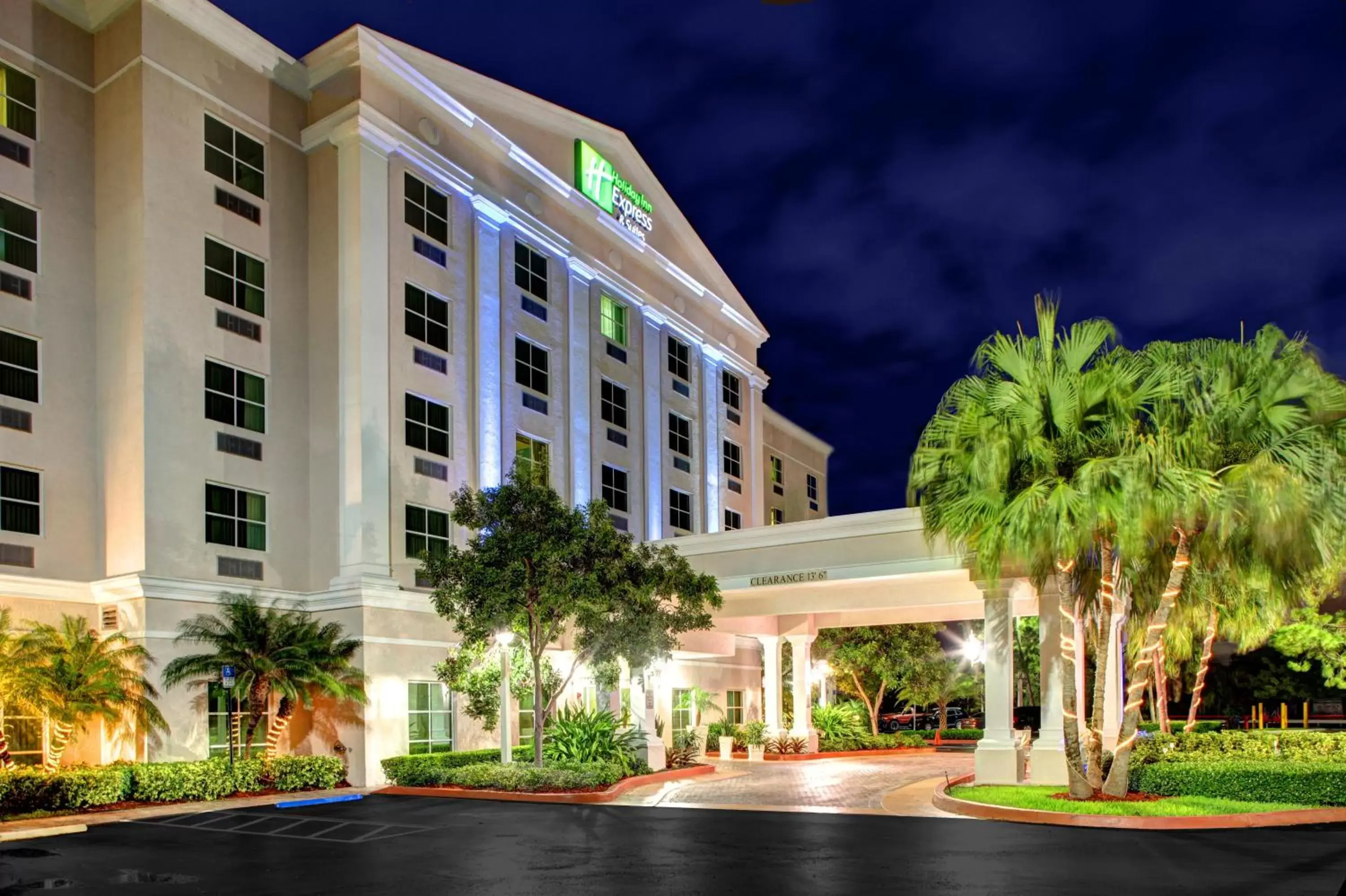 Property Building in Holiday Inn Express & Suites Miami Kendall, an IHG Hotel