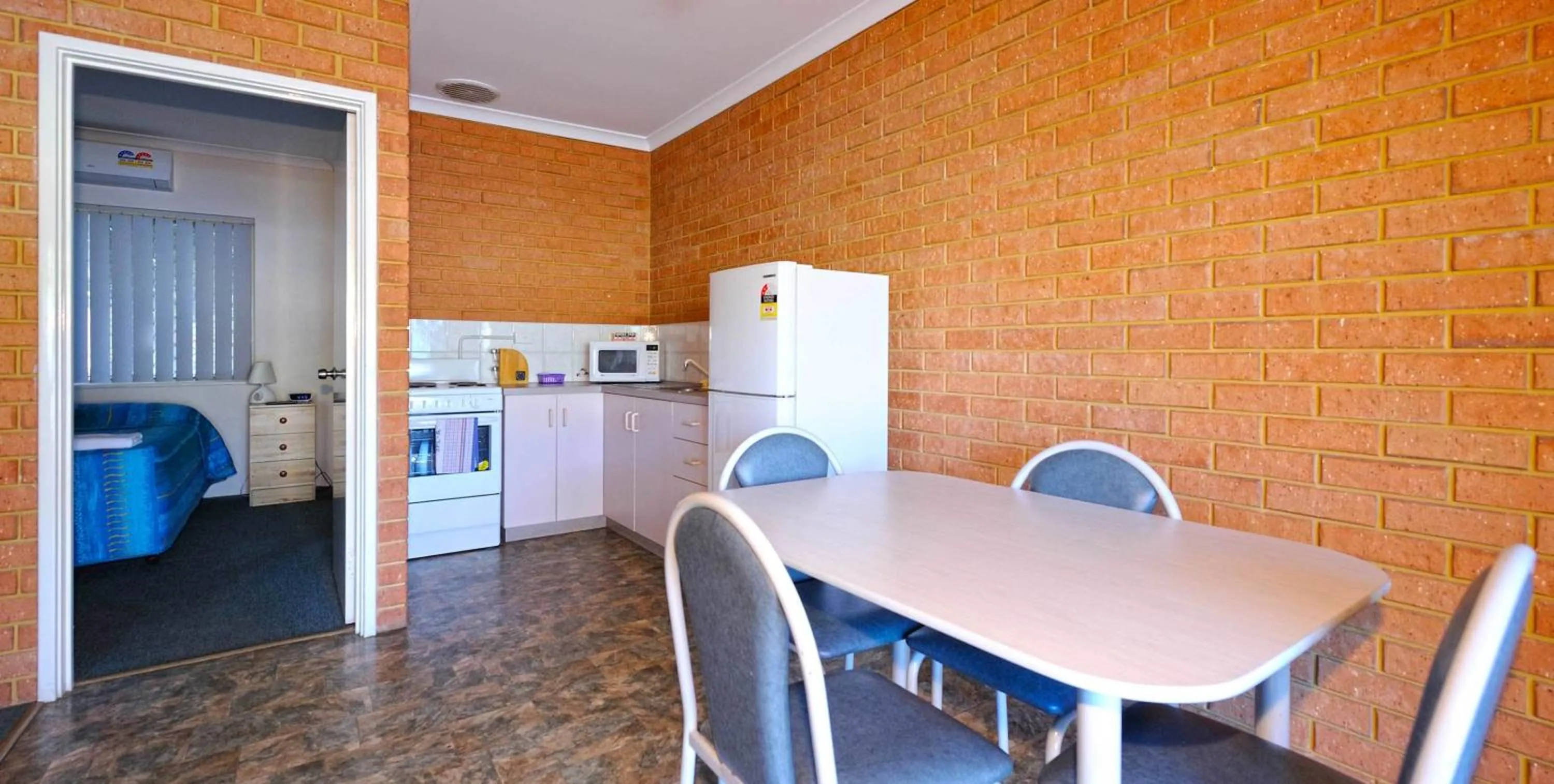 Dining area in Abrolhos Reef Lodge