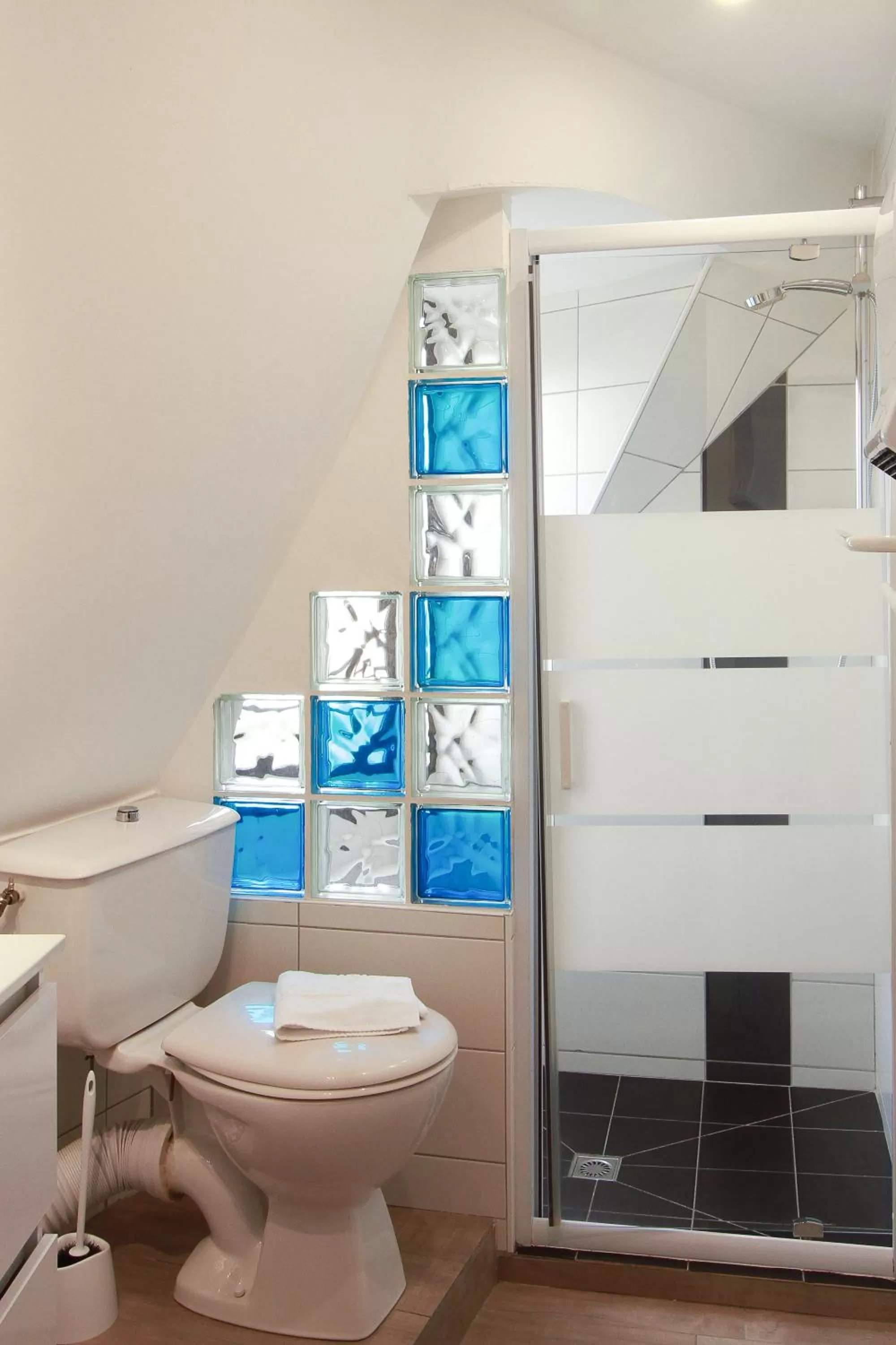 Bathroom in Hôtel La Couronne