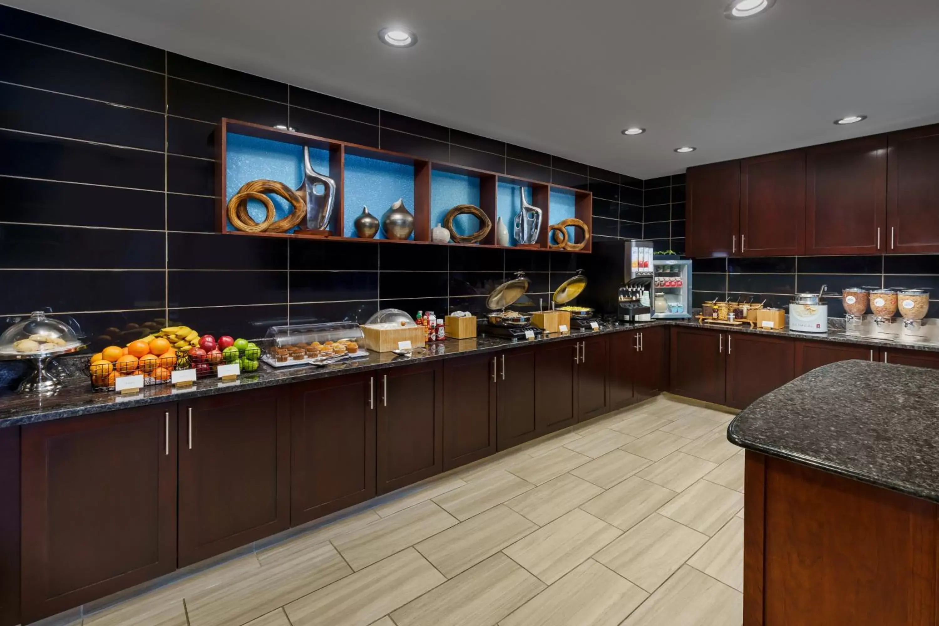 Breakfast, Restaurant/Places to Eat in SpringHill Suites Manchester-Boston Regional Airport