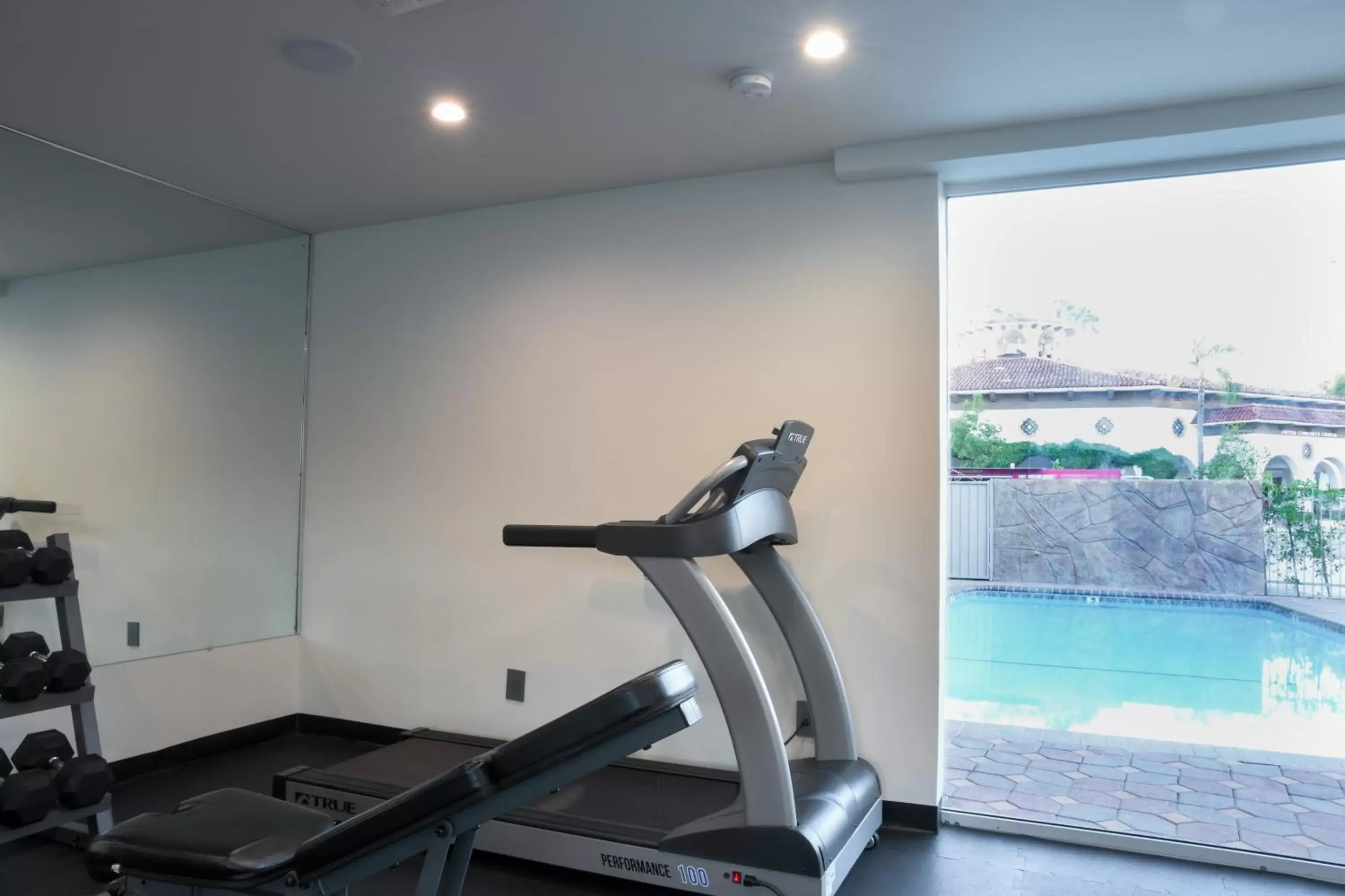 Fitness centre/facilities in Hotel Xilo Glendale
