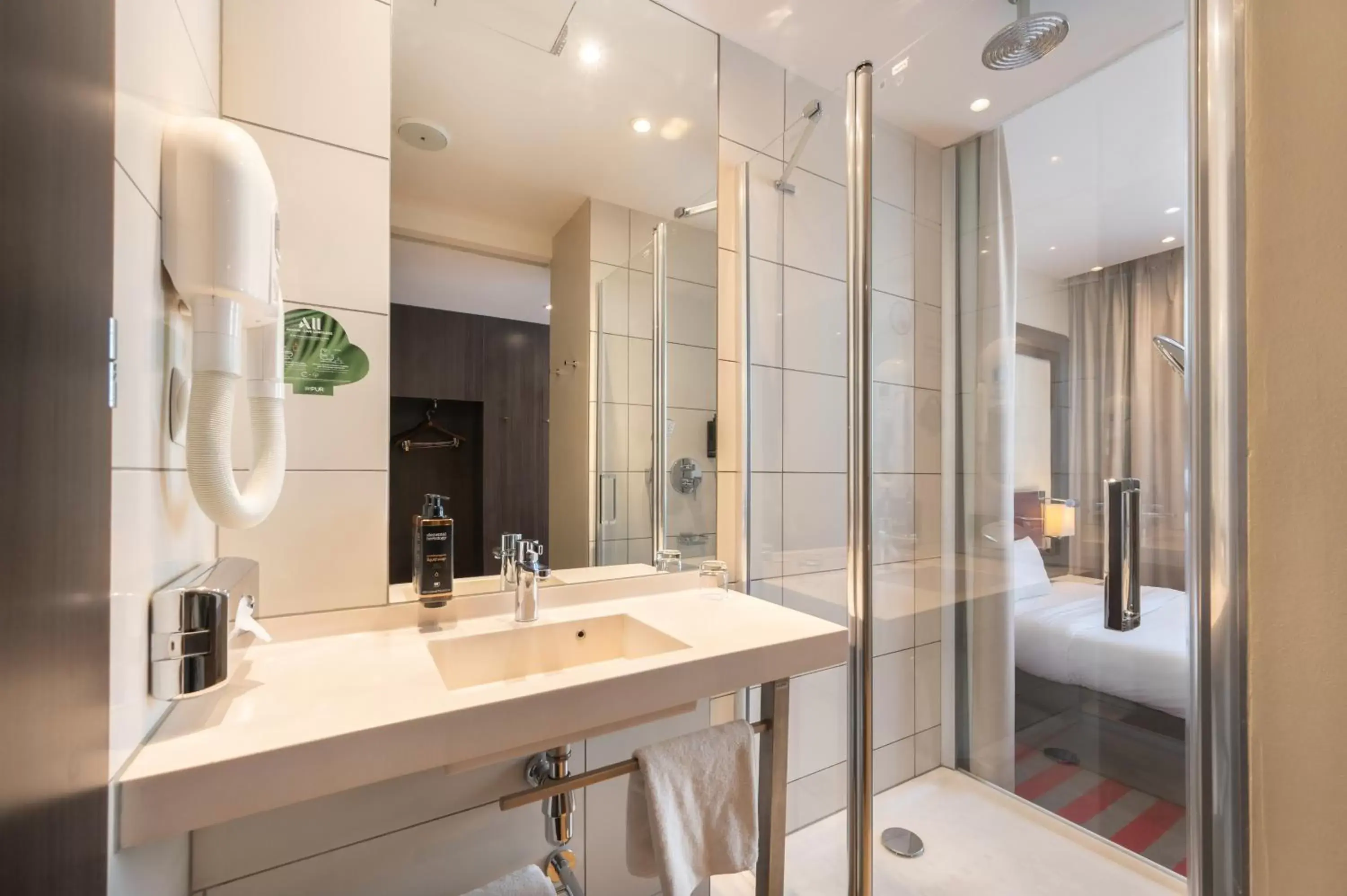 Shower, Bathroom in Mercure Warszawa Grand