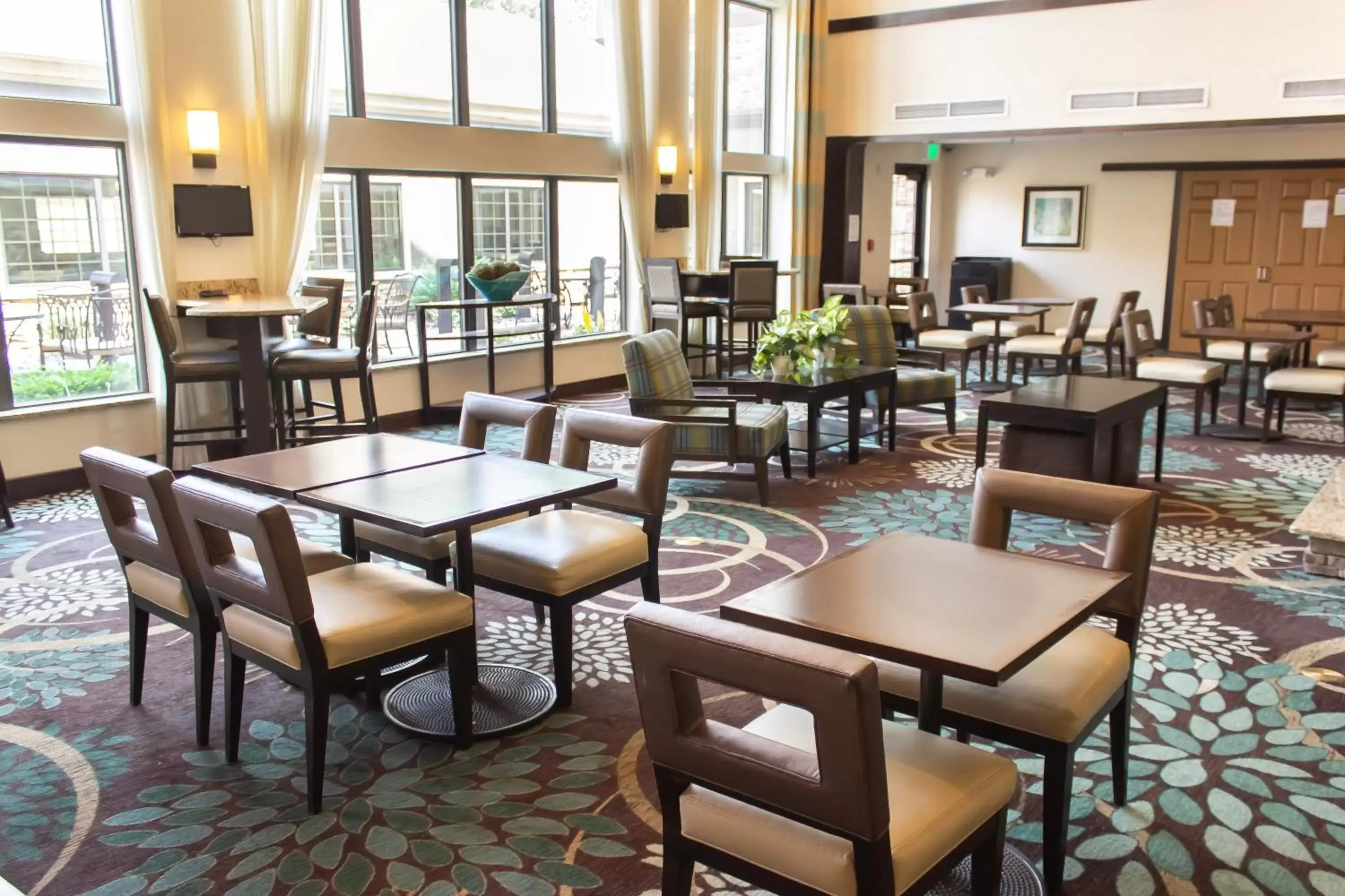 Breakfast, Restaurant/Places to Eat in Staybridge Suites Minot, an IHG Hotel