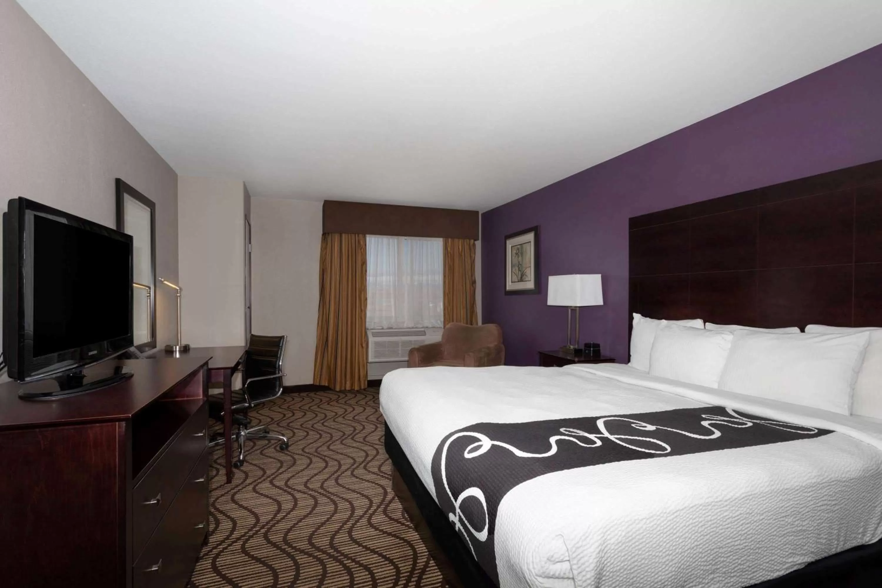 Photo of the whole room, Bed in La Quinta by Wyndham Henderson-Northeast Denver