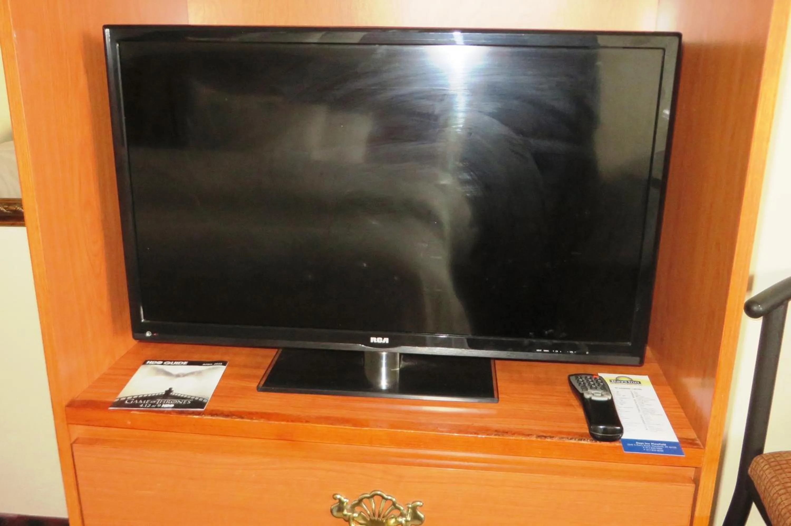 TV and multimedia in Days Inn by Wyndham Plainfield