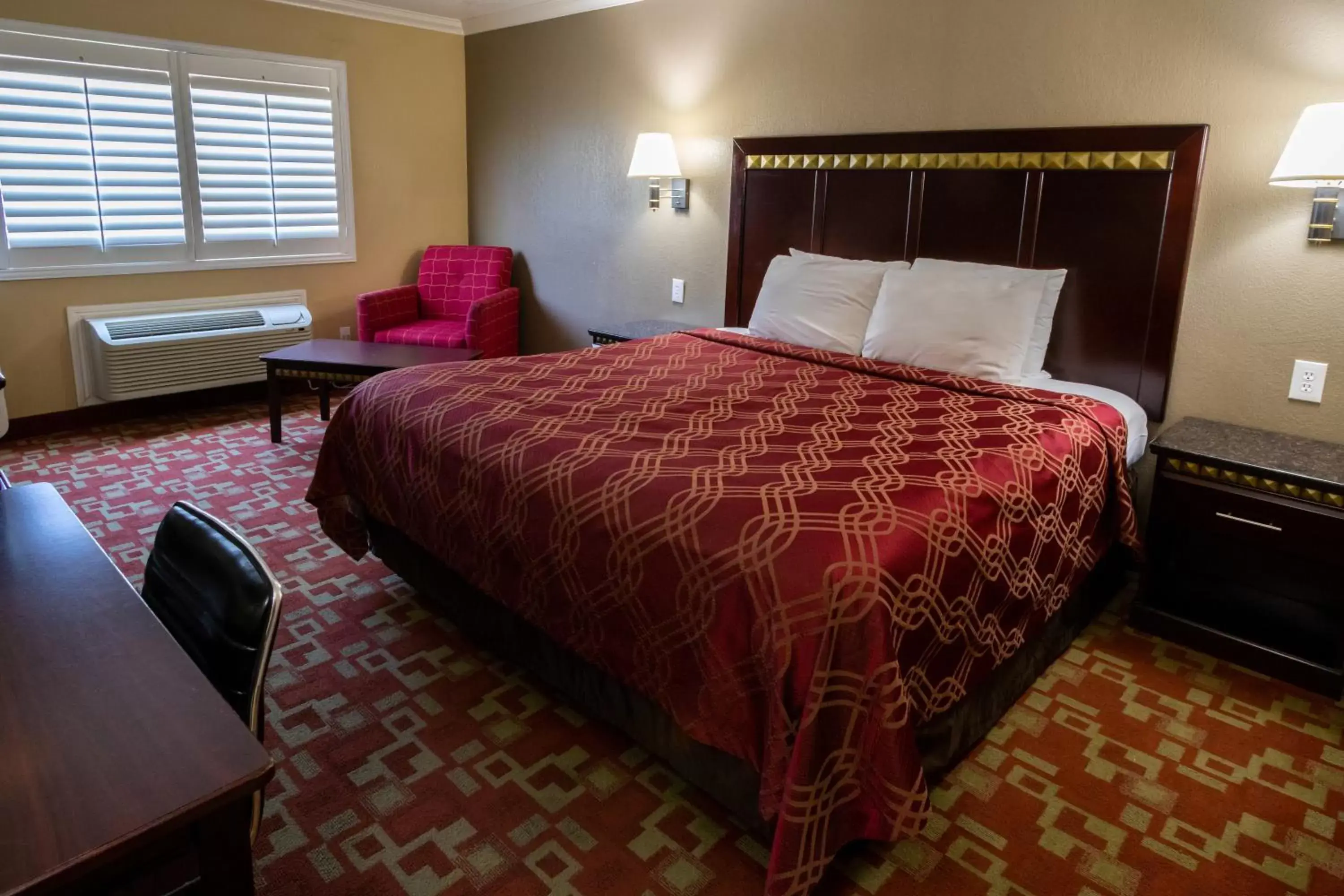 King Room - Non-Smoking in Econo Lodge Inn & Suites Fallbrook Downtown