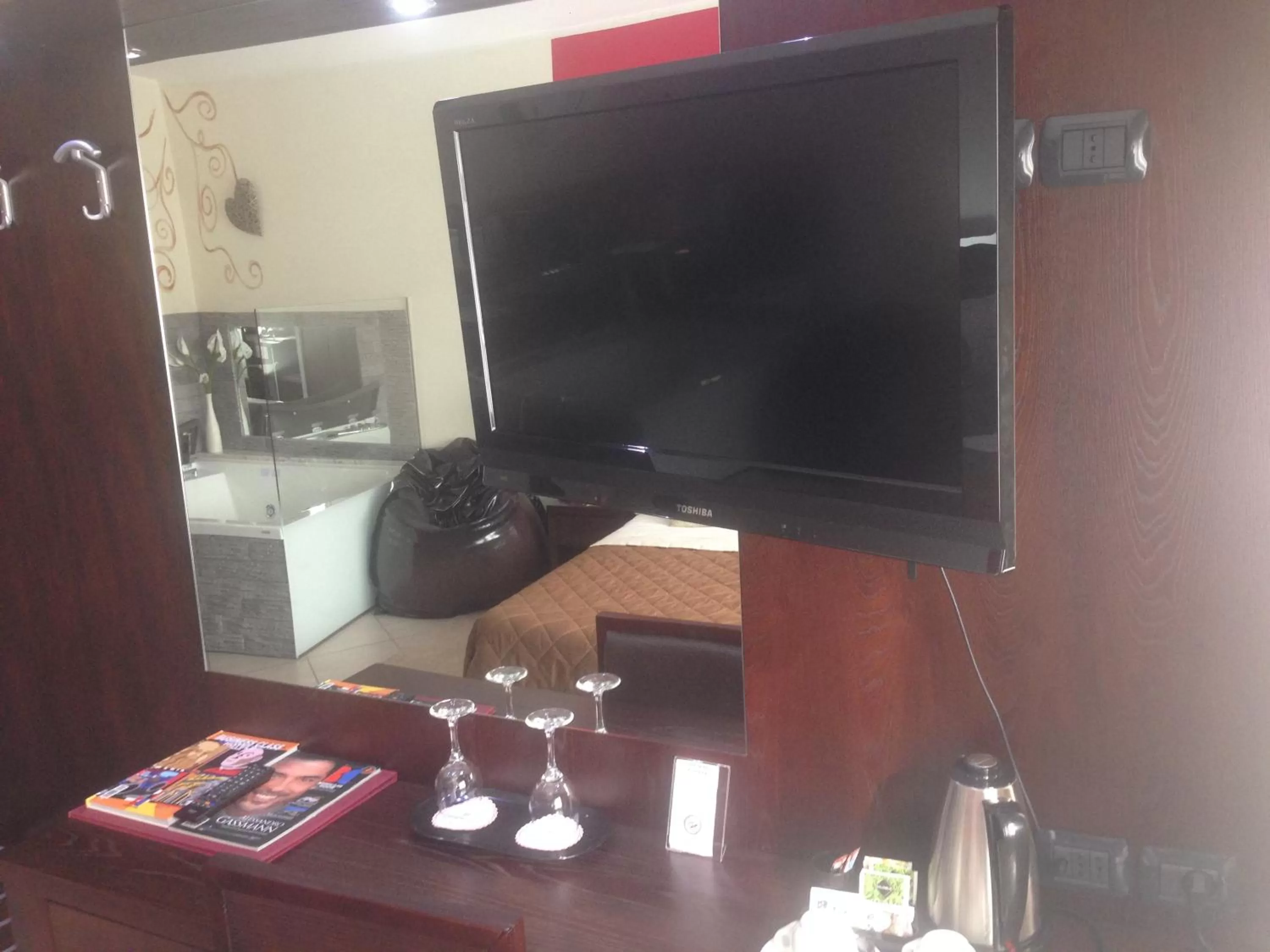 TV and multimedia in Green Hotel Ninfa