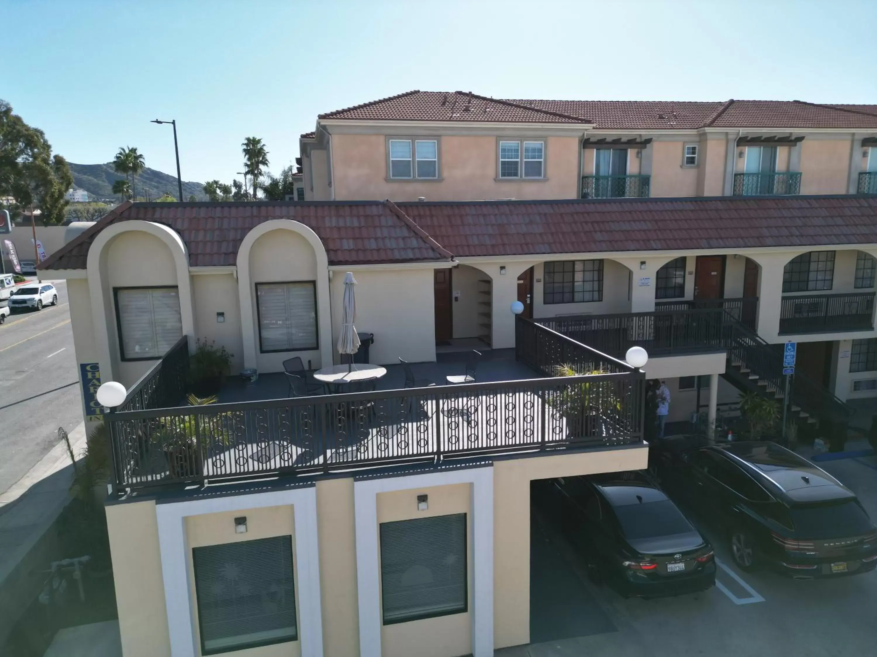 Property building in Chariot Inn Glendale - Pasadena Property building in Chariot Inn Glendale - Pasadena