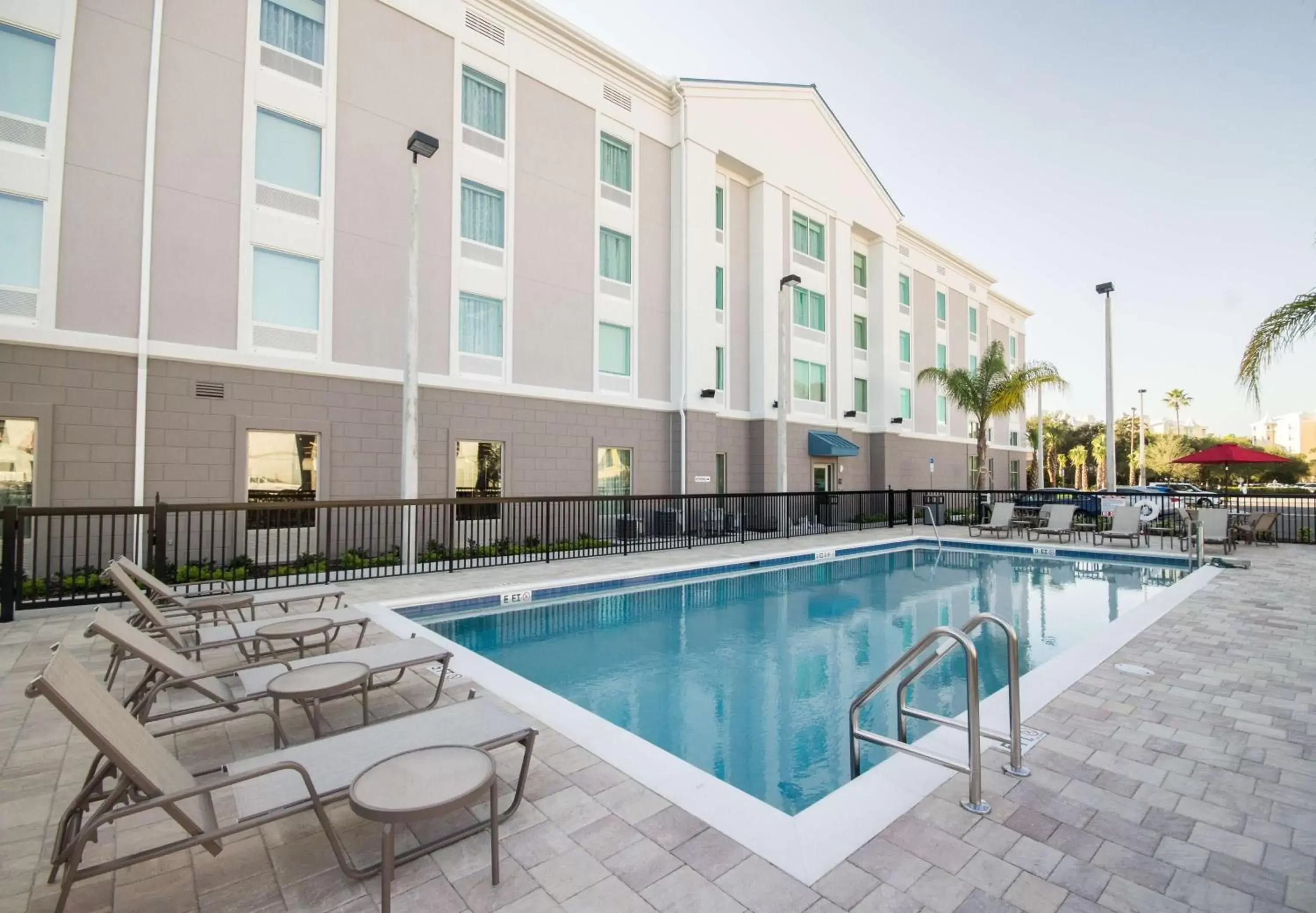 Pool view, Swimming Pool in Hampton Inn & Suites Orlando near SeaWorld