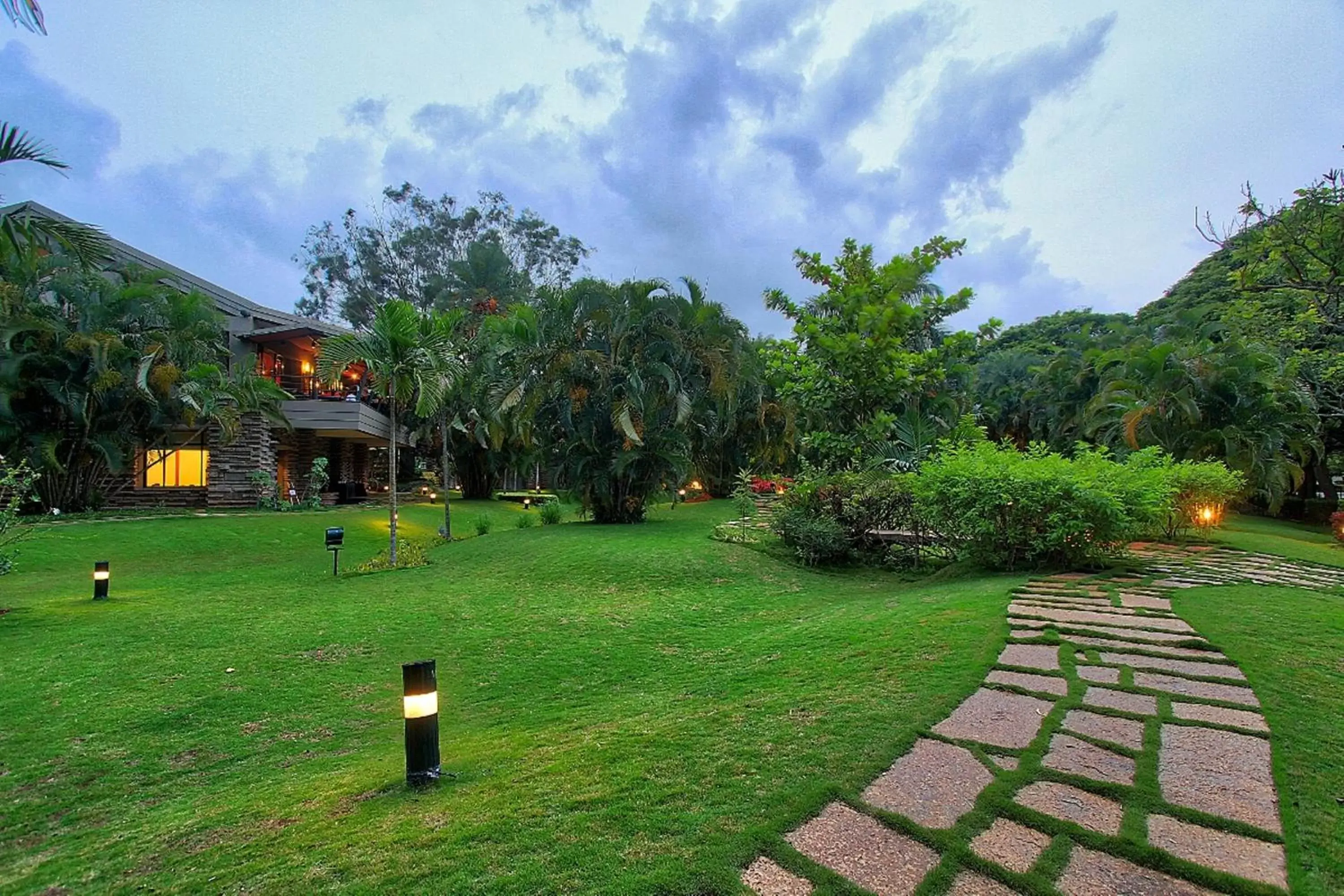 Garden in Angsana Oasis Spa & Resort