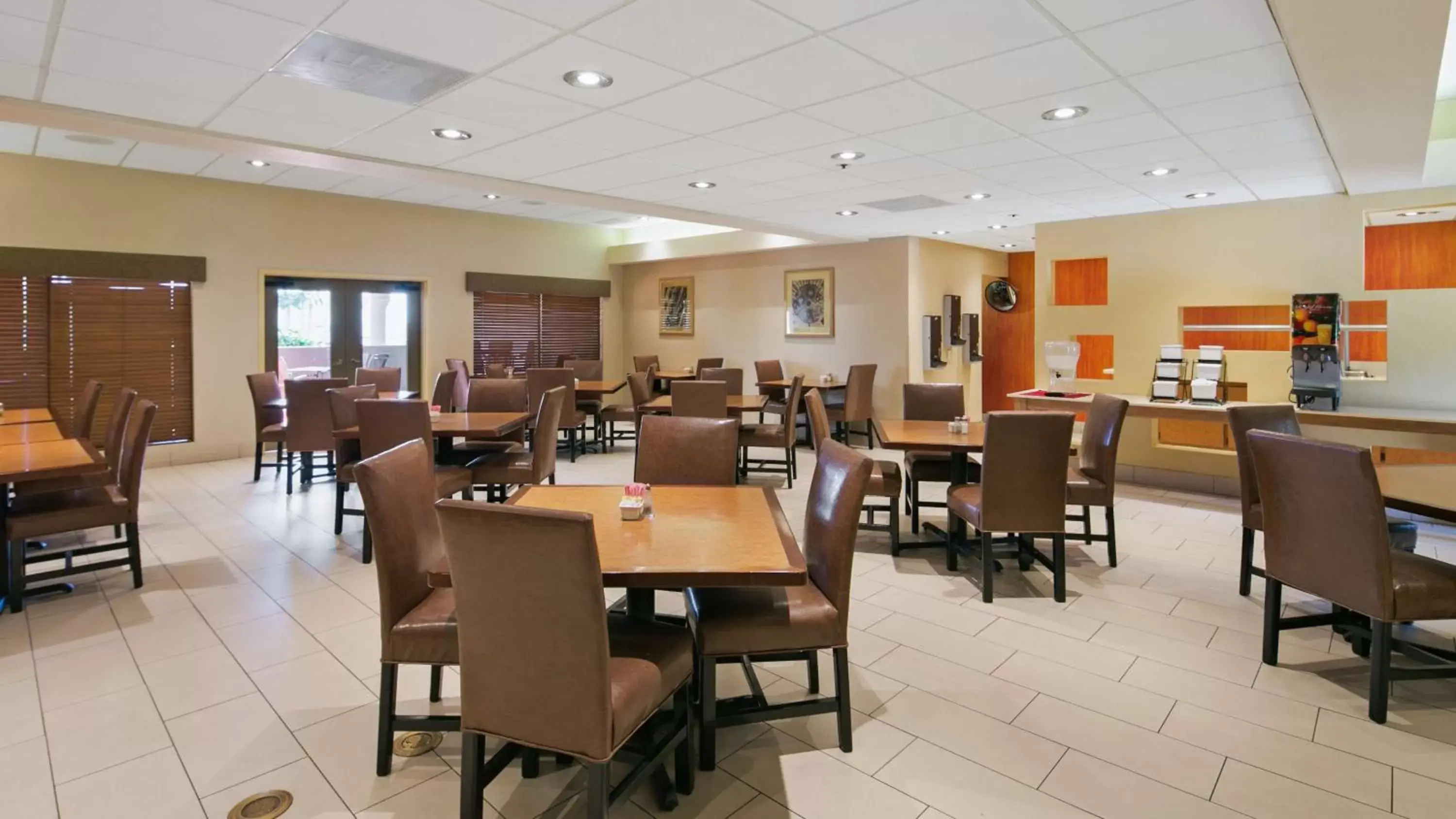 Restaurant/places to eat in Best Western Plus Scottsdale Thunderbird Suites