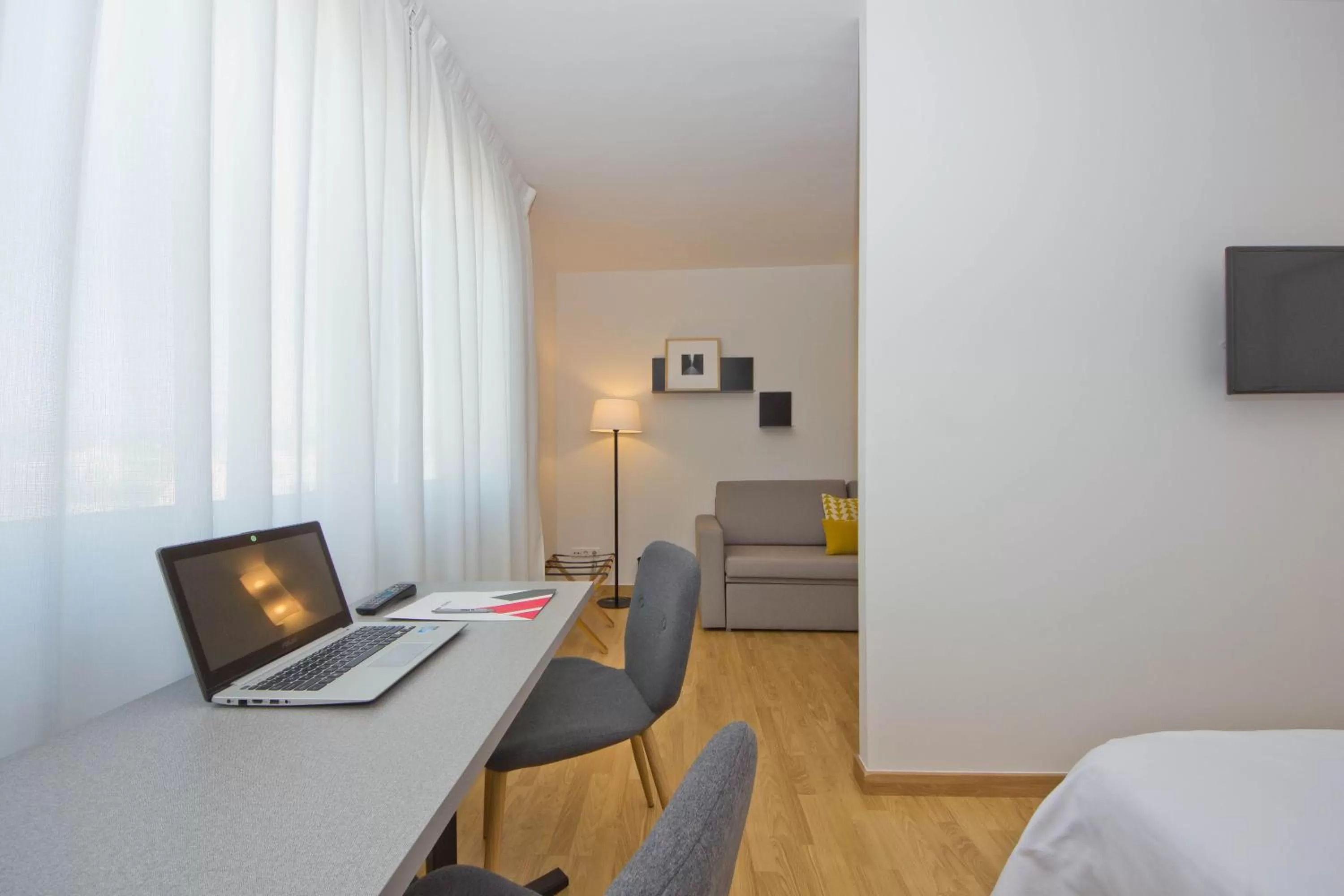 Communal lounge/ TV room in Aparthotel Atenea Valles