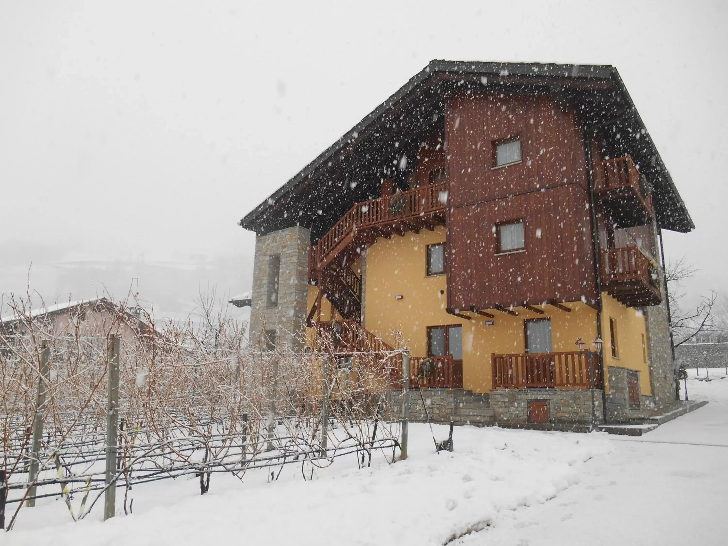 Facade/entrance, Winter in La Vigne de Papagran