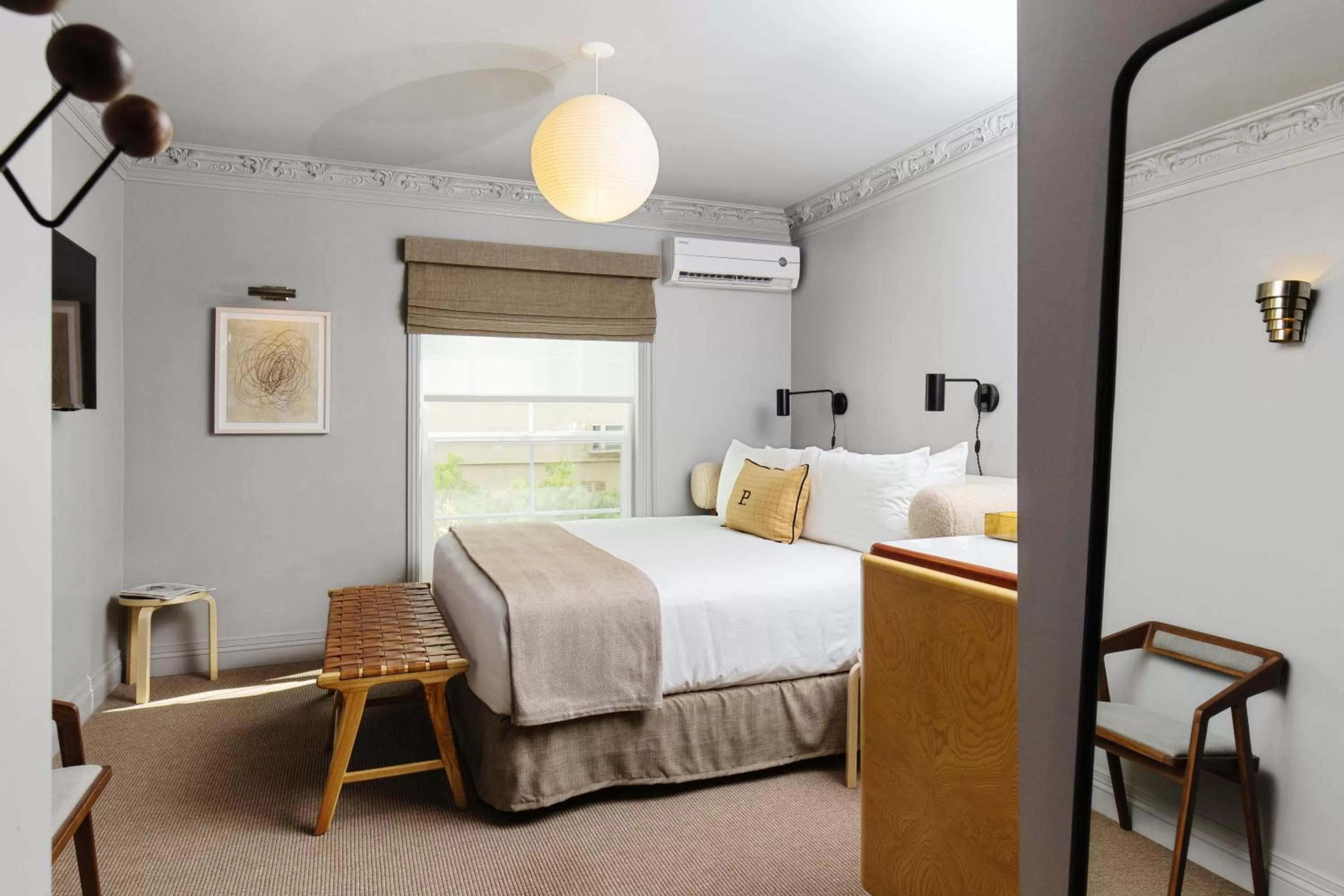 Photo of the whole room, Bed in Palihotel Westwood Village - West Beverly Hills