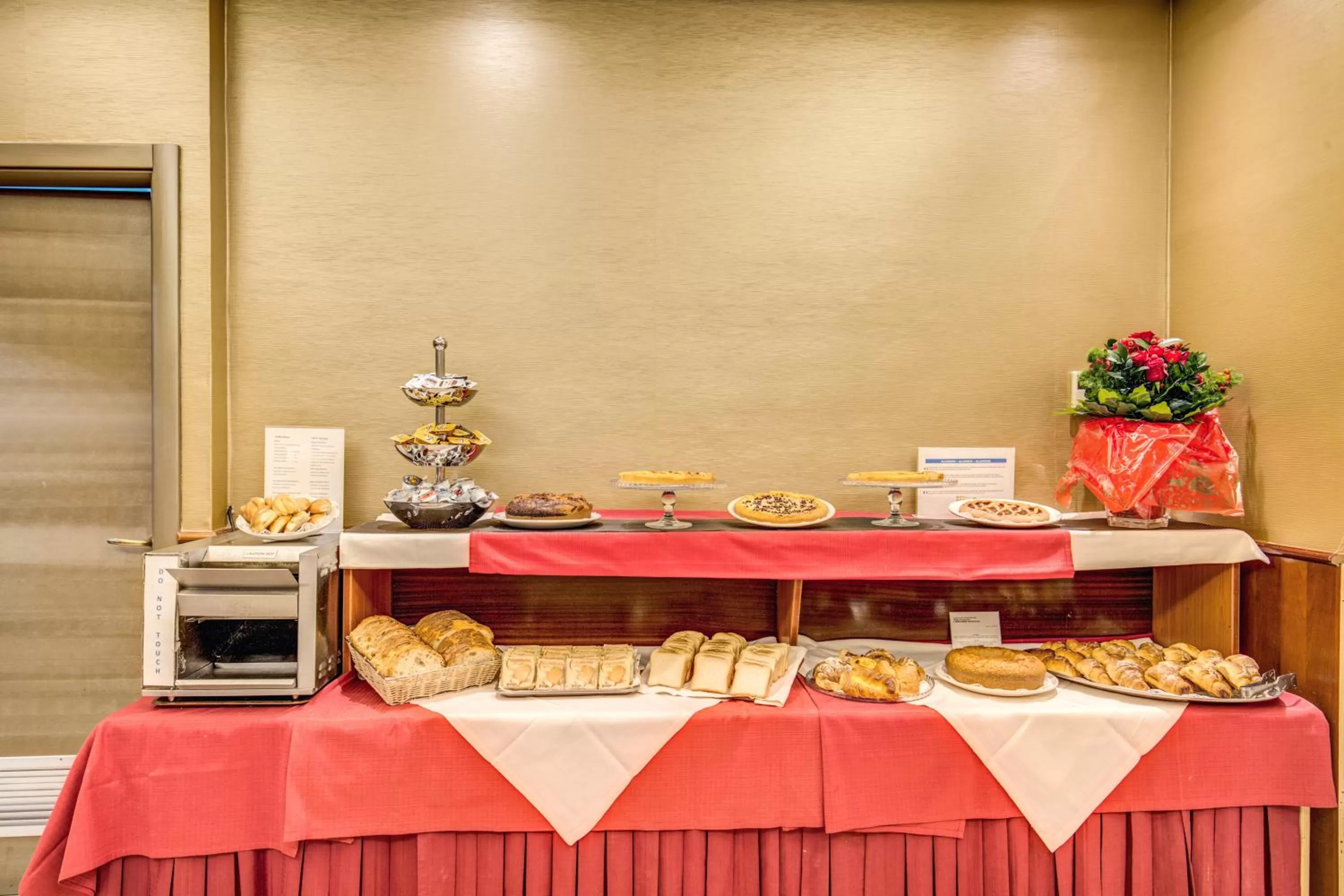 Restaurant/places to eat in Augusta Lucilla Palace