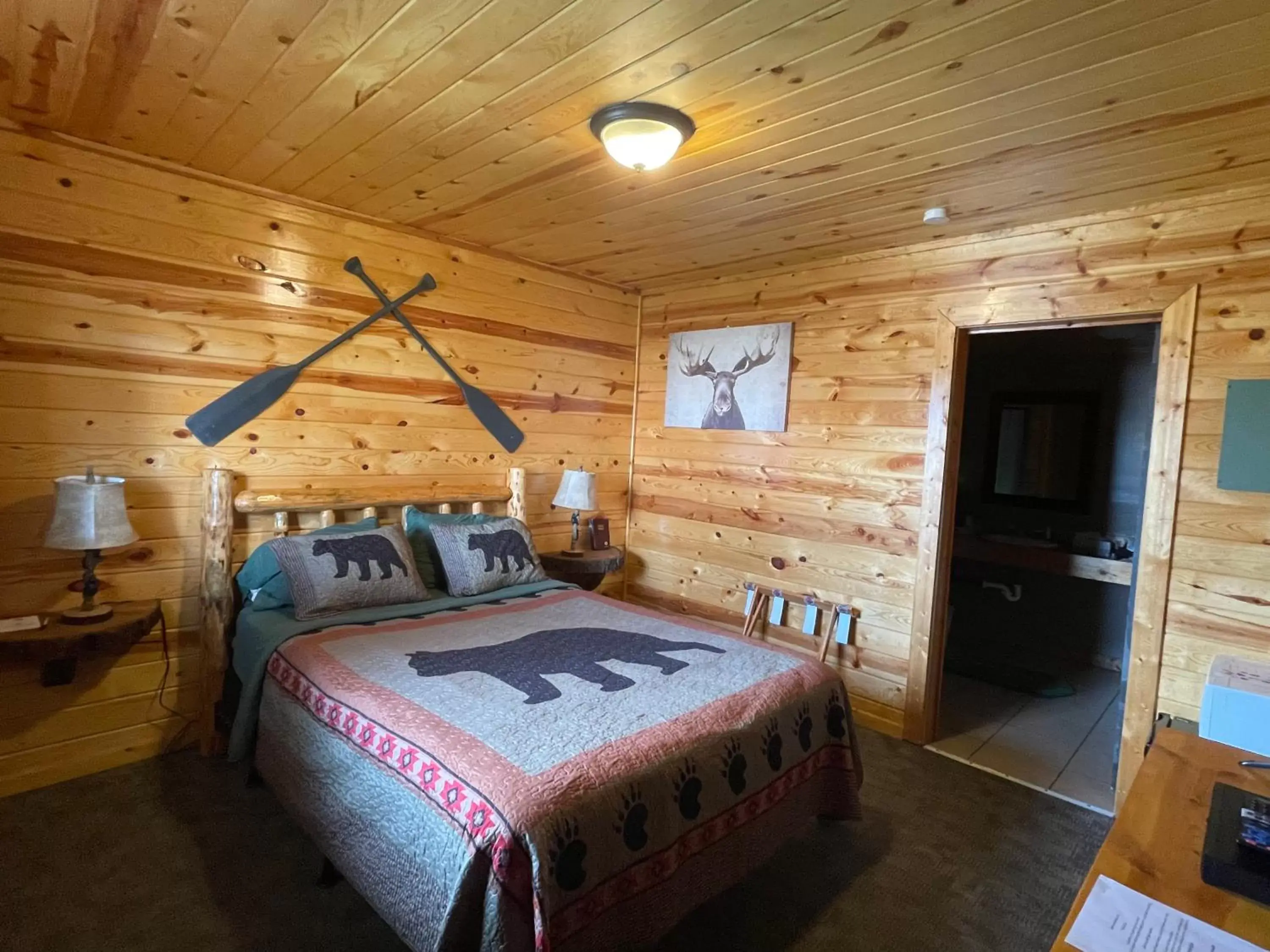 Bedroom, Bed in The Fishing Bear Lodge