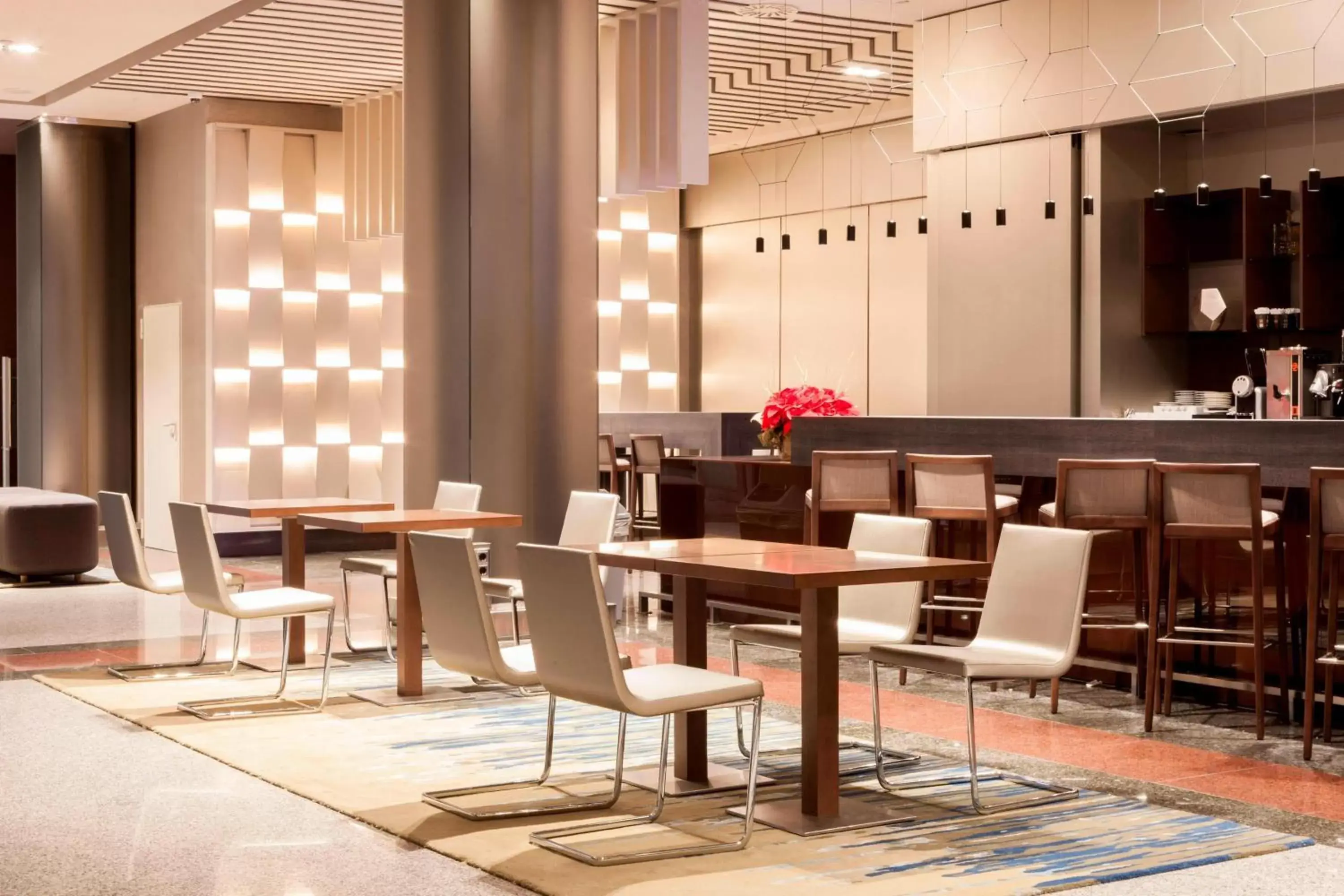 Restaurant/places to eat, Lounge/Bar in Madrid Marriott Auditorium Hotel & Conference Center