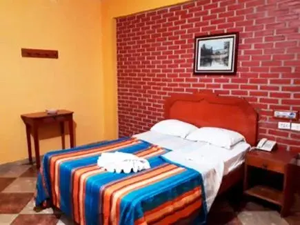 Photo of the whole room, Bed in Hotel Azteca Tabasco