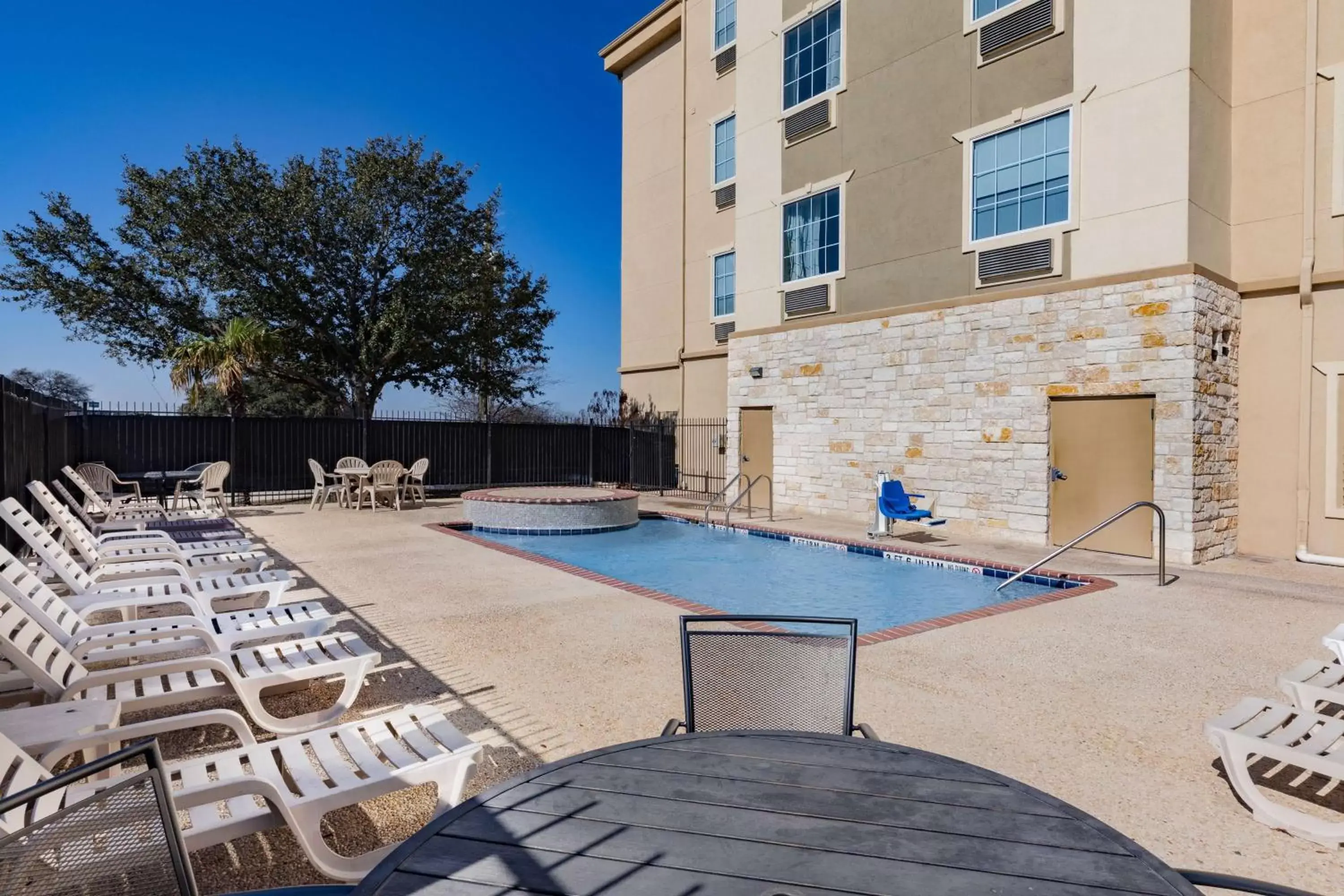 Pool view, Swimming Pool in Days Inn & Suites by Wyndham San Antonio near AT&T Center