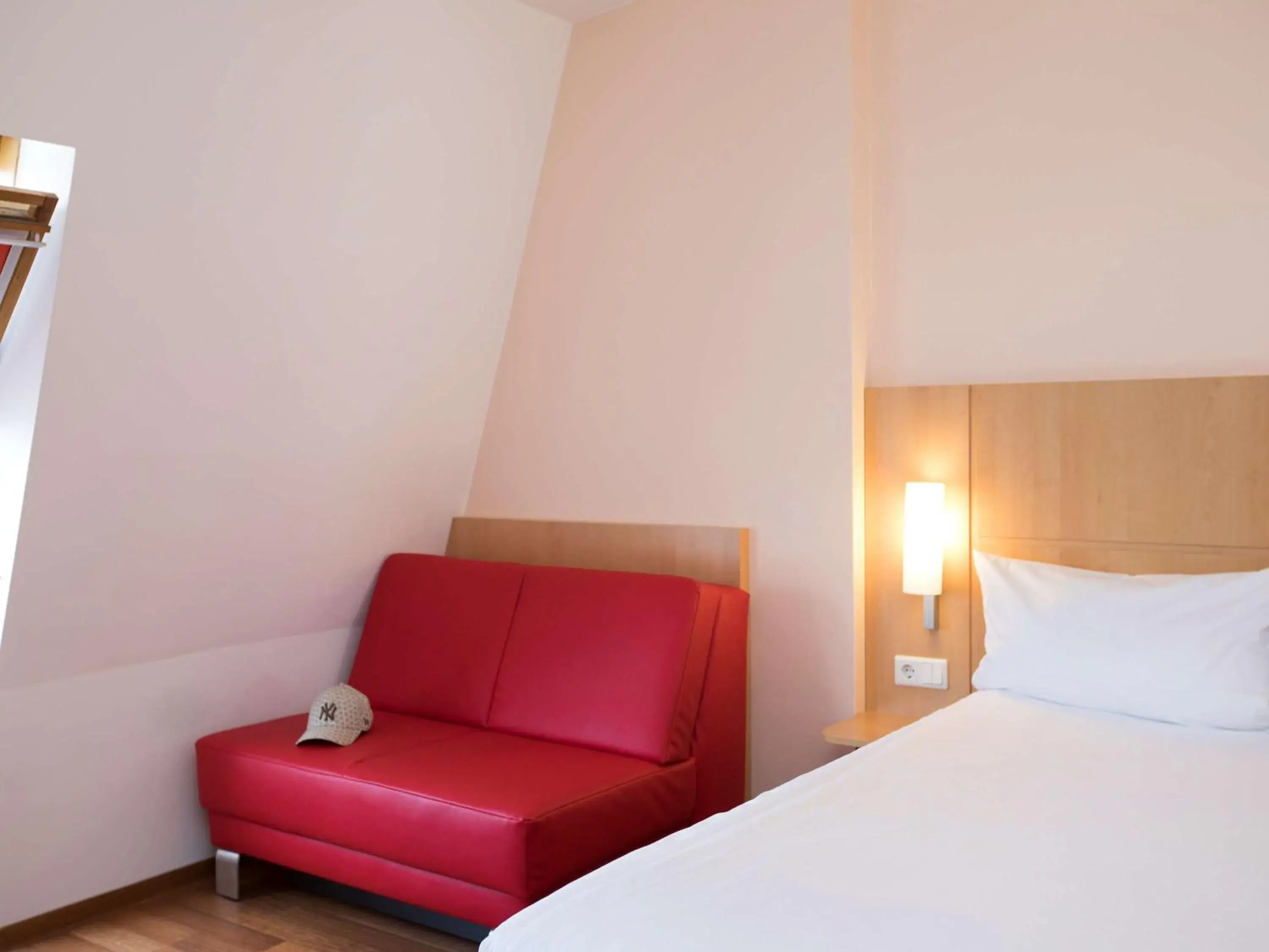 Photo of the whole room, Bed in ibis Berlin City Süd Photo of the whole room, Bed in ibis Berlin City Süd