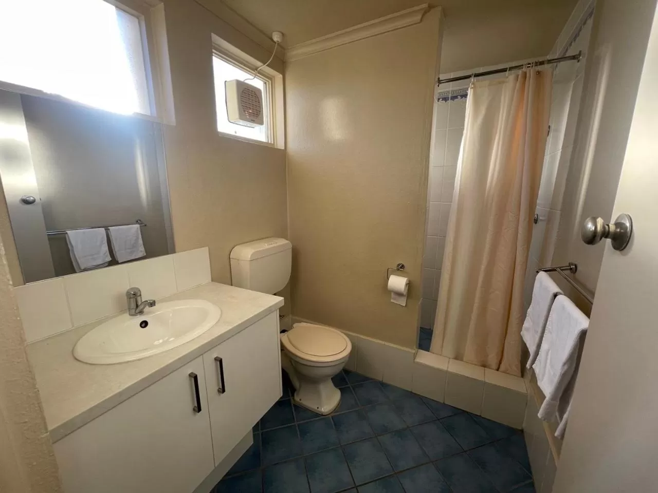 Shower in Astor Hotel Motel