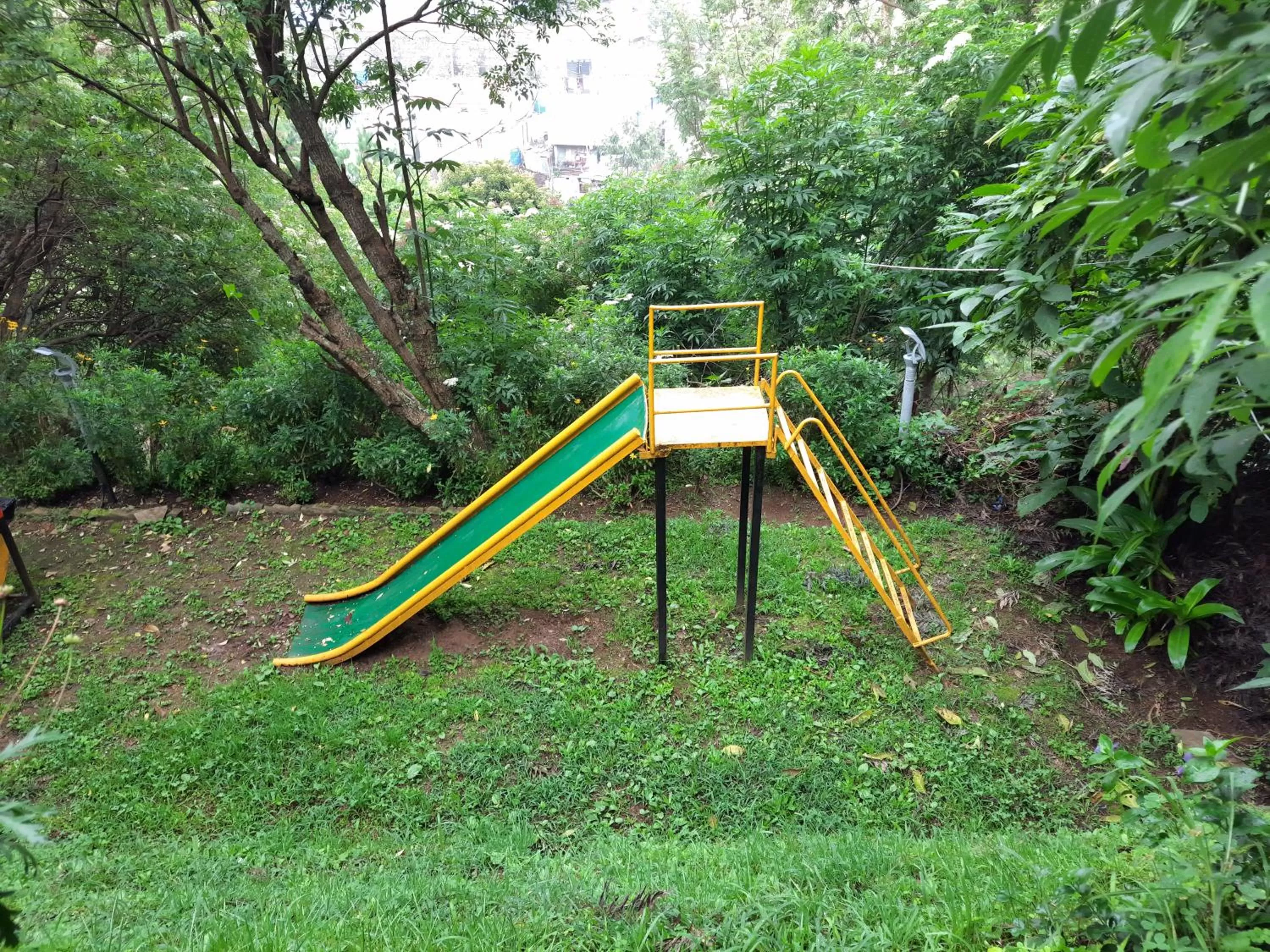 Children play ground in Pine Borough Inn