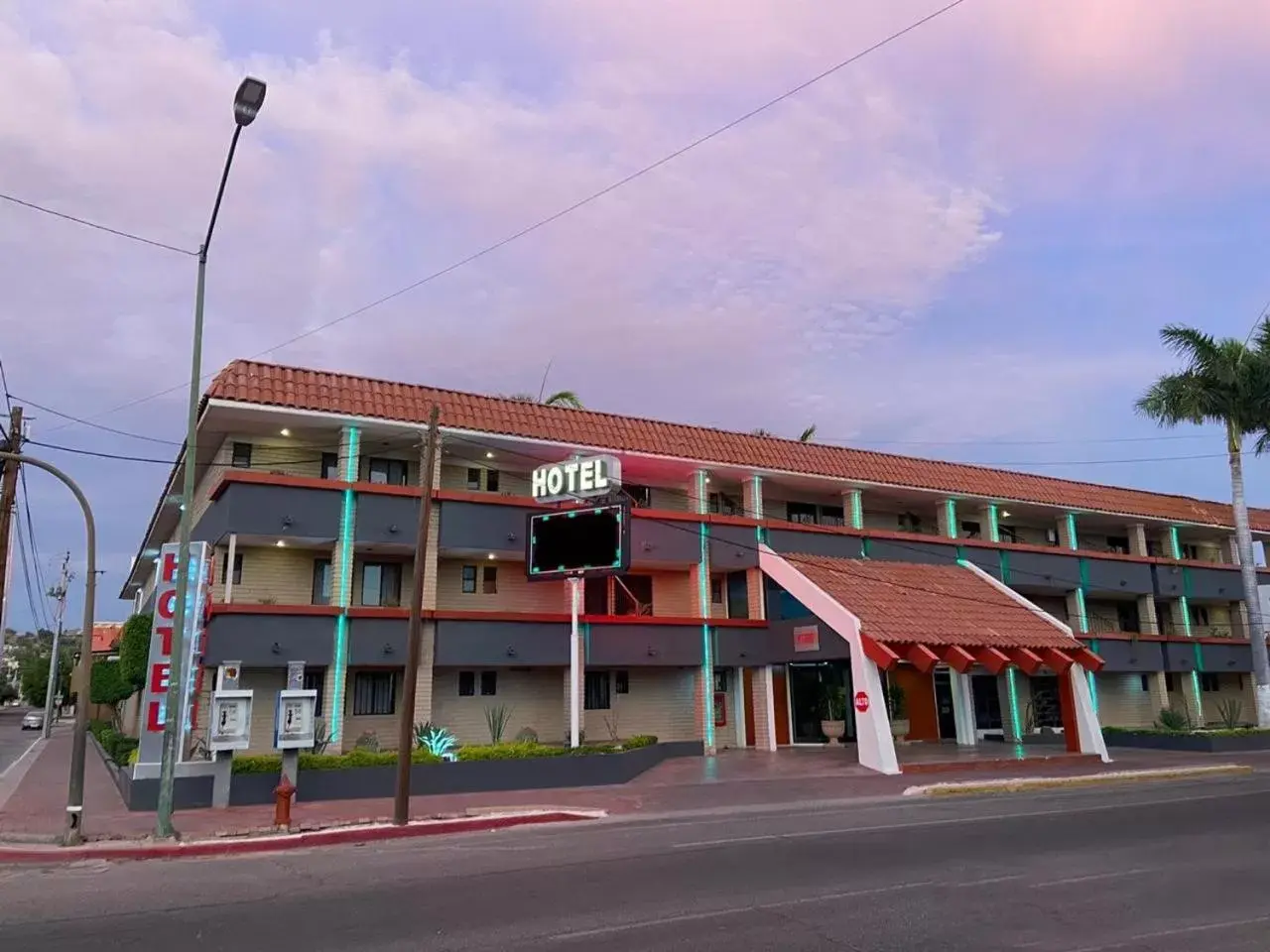 Facade/entrance, Property Building in Hotel La Finca